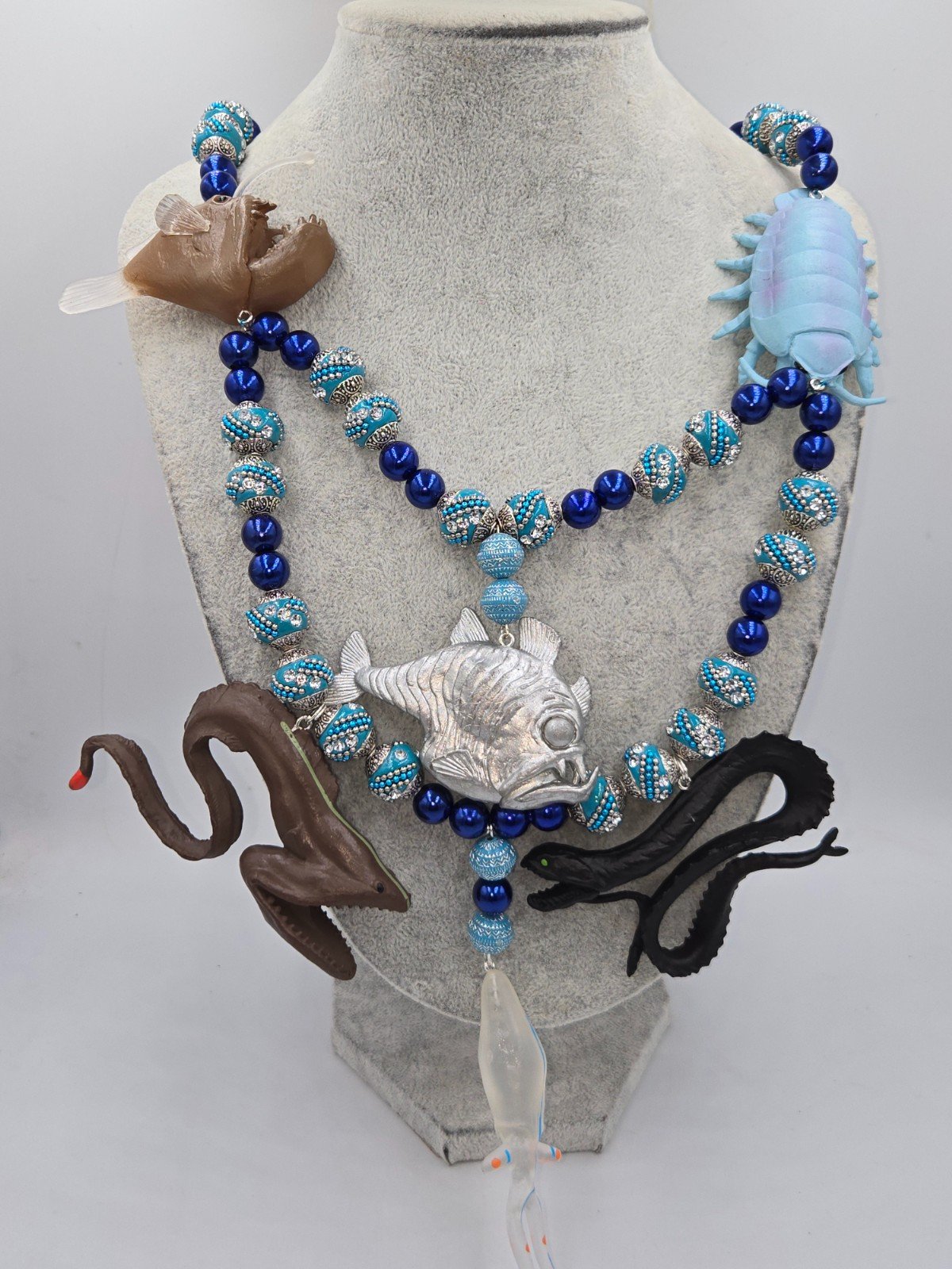 De diepzee ketting met unieke diepzee creaturen. - 101578 De diepzee ketting met unieke diepzee creaturen.