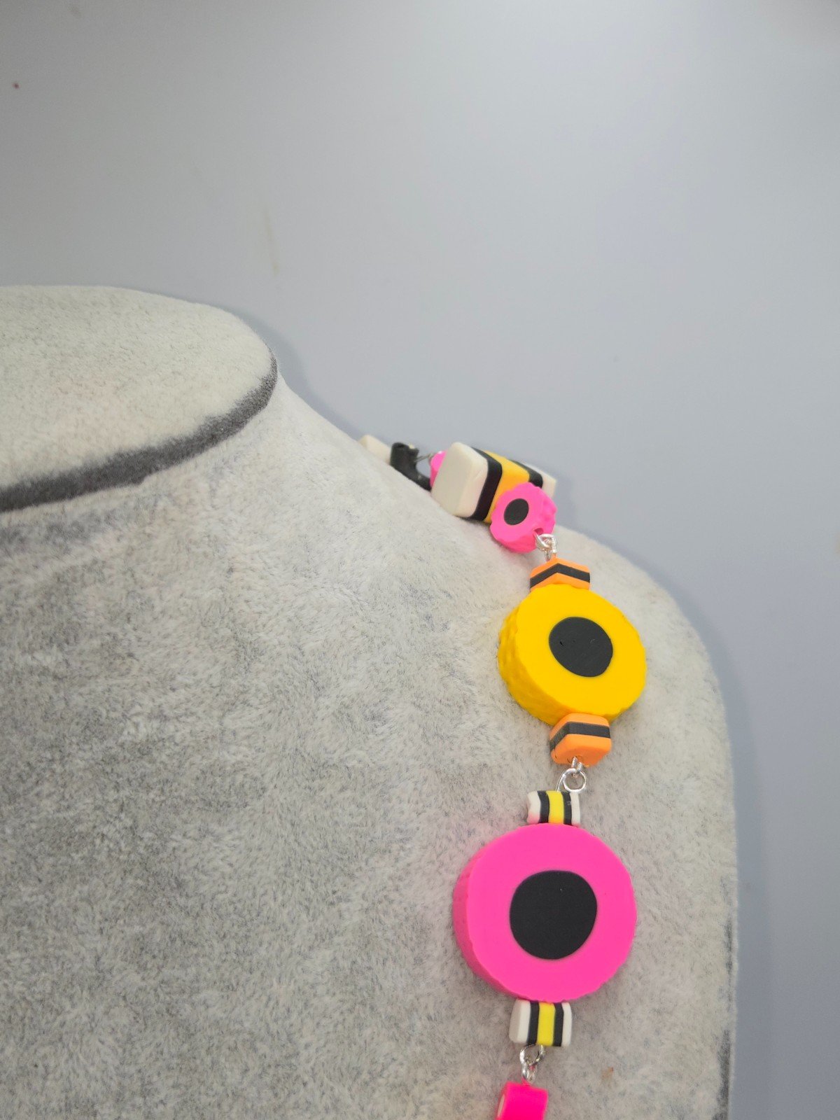 Engelse drop ketting, voor de echte dropverslaafde. - 101580 Engelse drop ketting, voor de echte dropverslaafde.