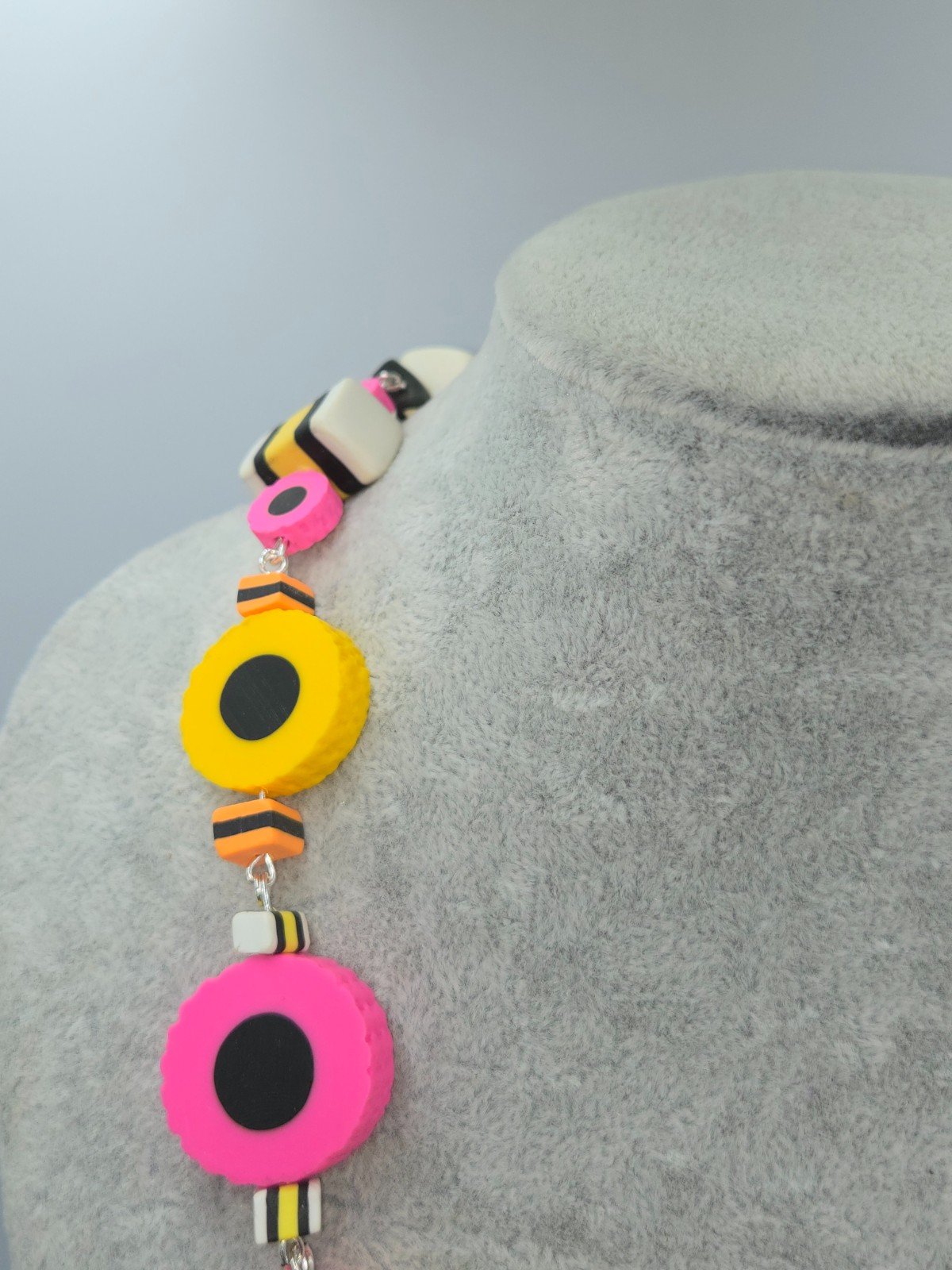 Engelse drop ketting, voor de echte dropverslaafde. - 101581 Engelse drop ketting, voor de echte dropverslaafde.