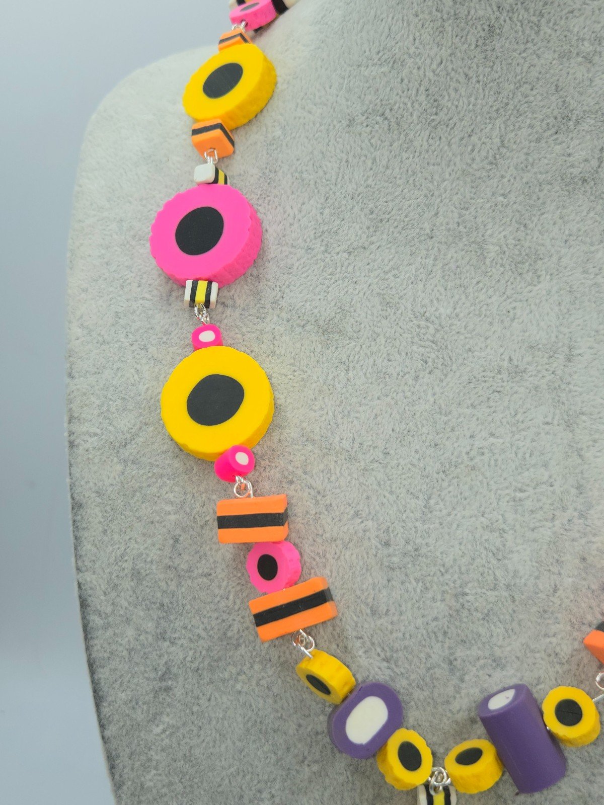 Engelse drop ketting, voor de echte dropverslaafde. - 101584 Engelse drop ketting, voor de echte dropverslaafde.