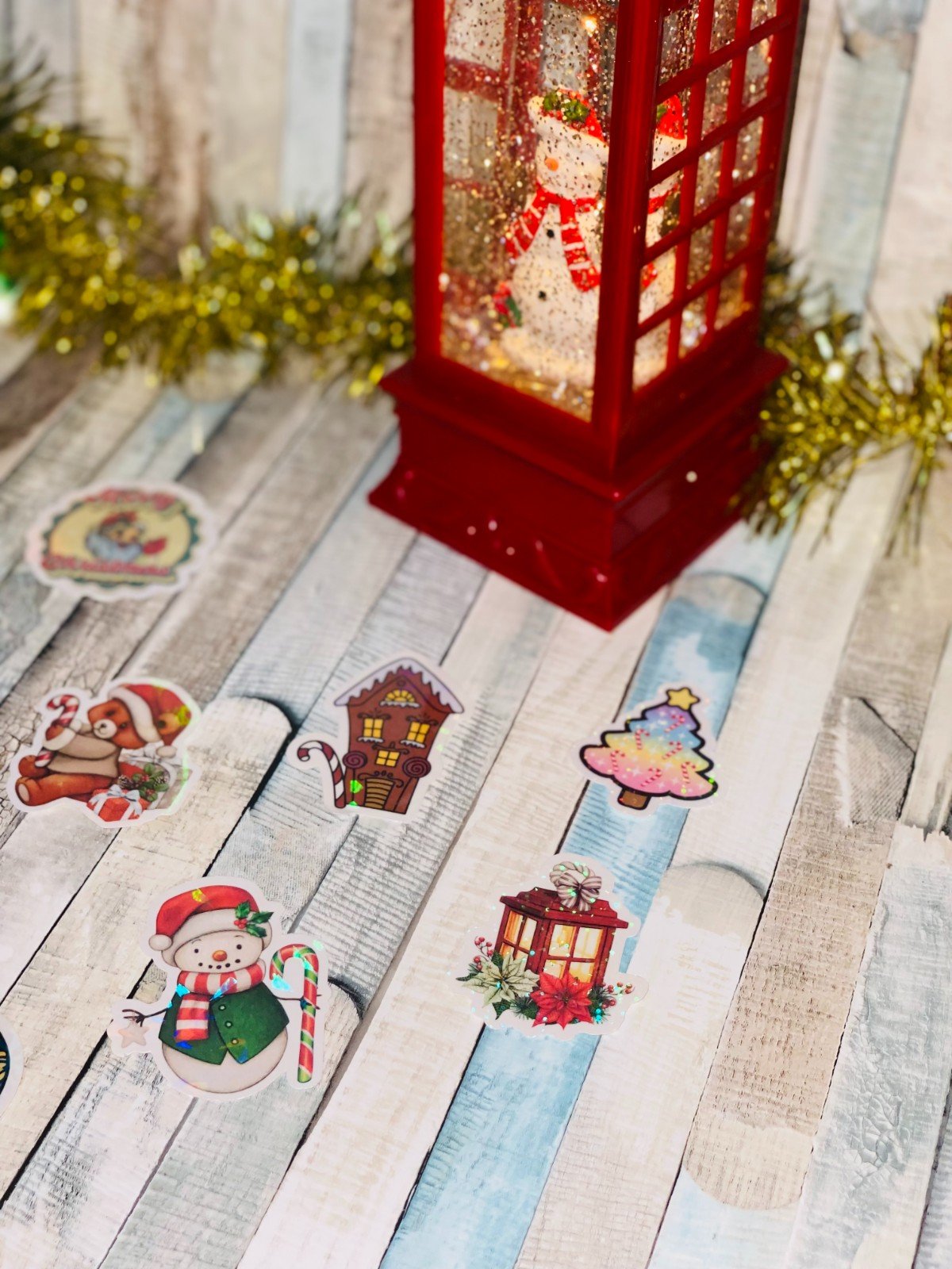 9 Kerst Sticker Set – Holografische Glans & Unieke Ontwerpen