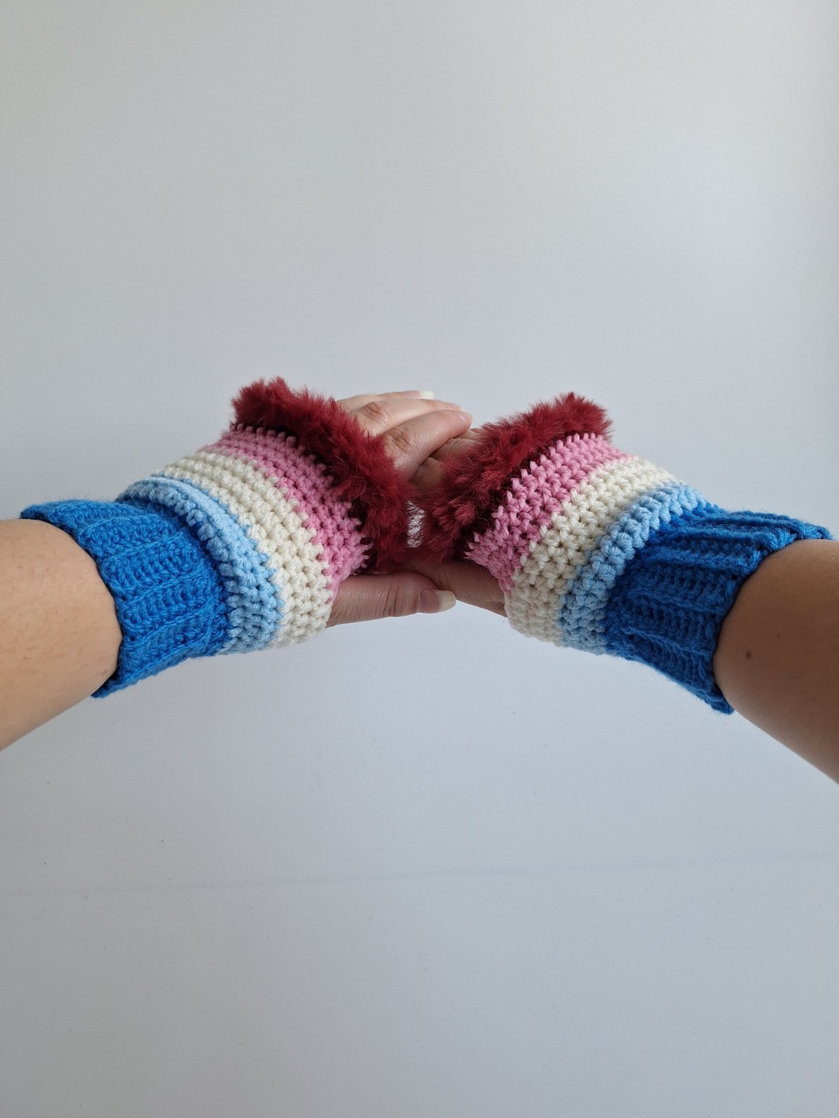 Gehaakte handschoenen - gehaakte vingerloze handschoenen | Blauw, lichtblauw, crème, lichtroze en wijnrood