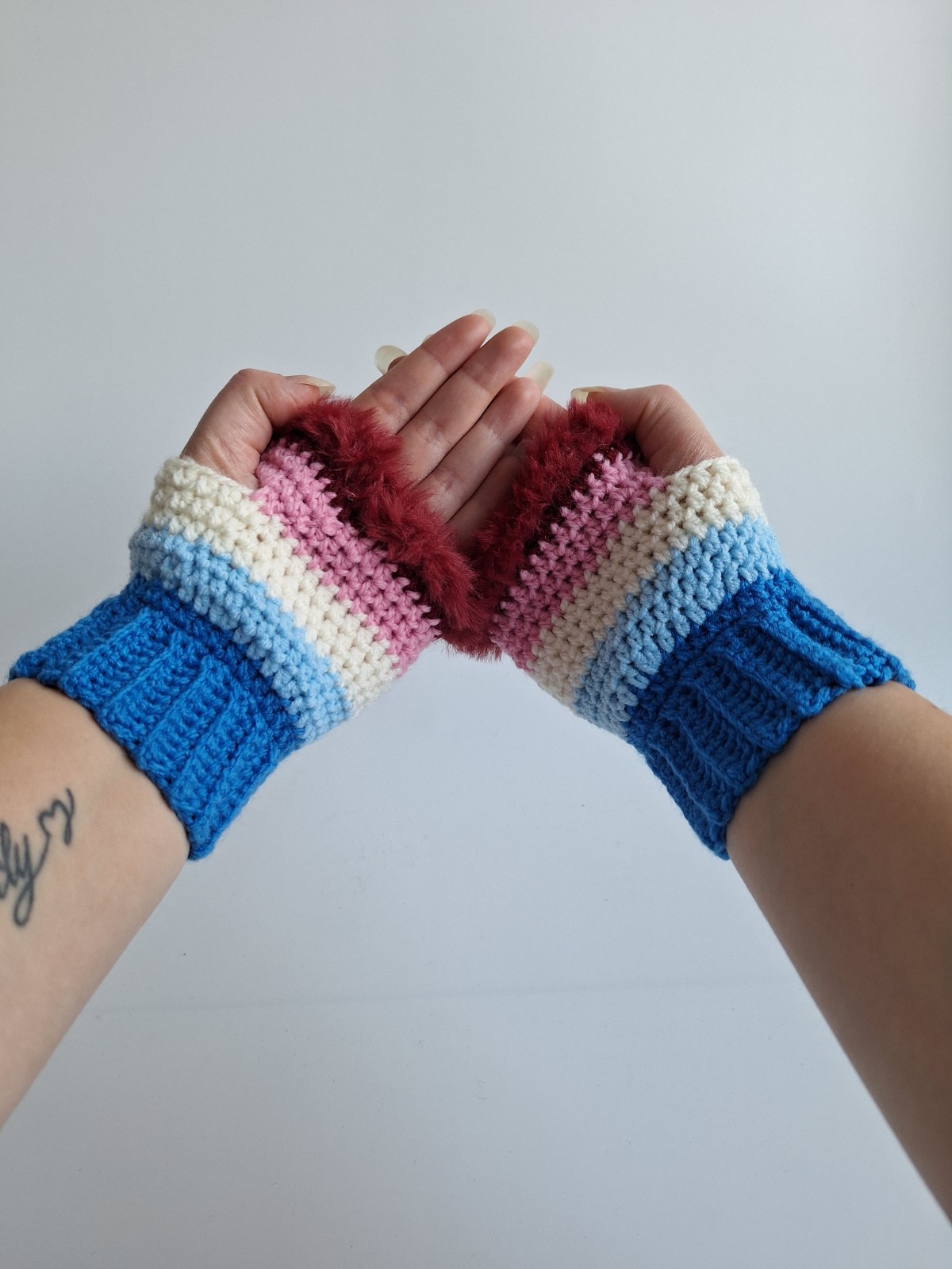 Gehaakte handschoenen - gehaakte vingerloze handschoenen | Blauw, lichtblauw, crème, lichtroze en wijnrood