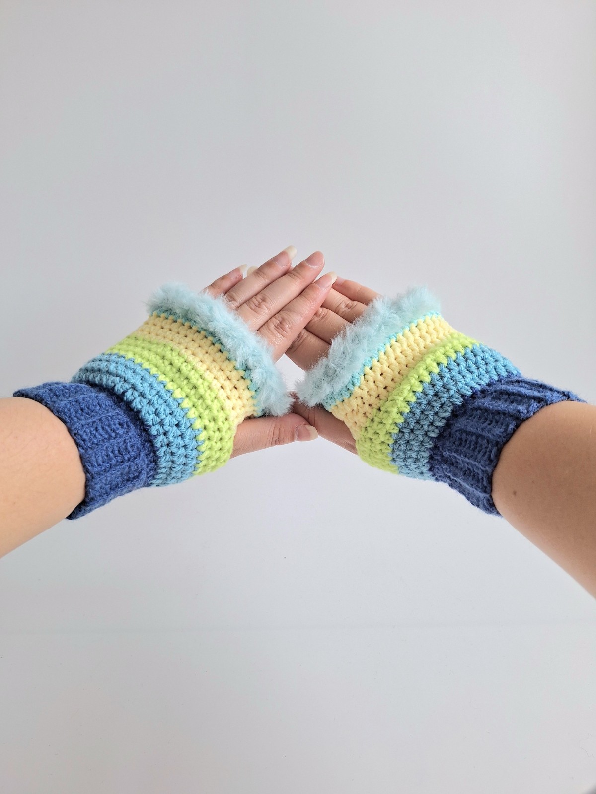 Gehaakte handschoenen - gehaakte vingerloze handschoenen | Donkerblauw, blauw, limoengroen, geel en mintgroen