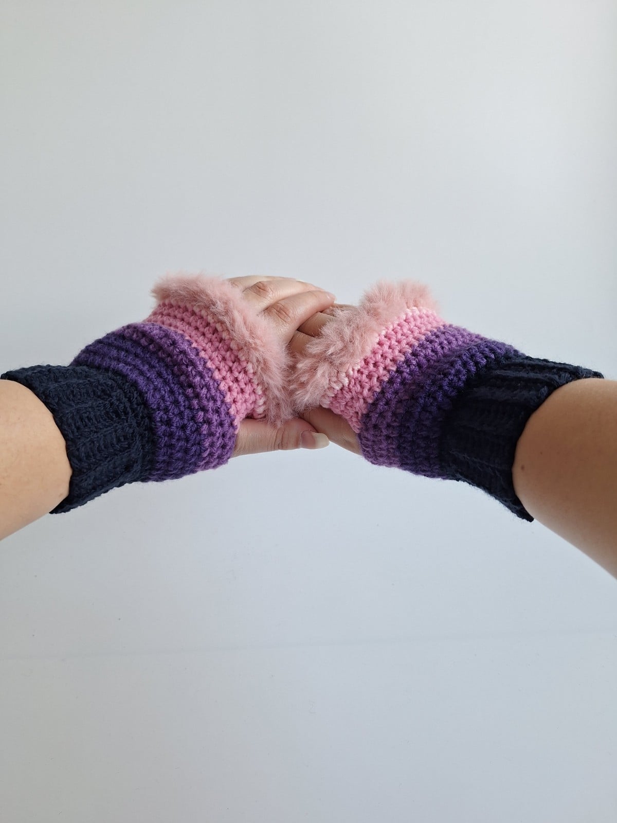 Gehaakte handschoenen - gehaakte vingerloze handschoenen | Donkerblauw, paars en lichtroze