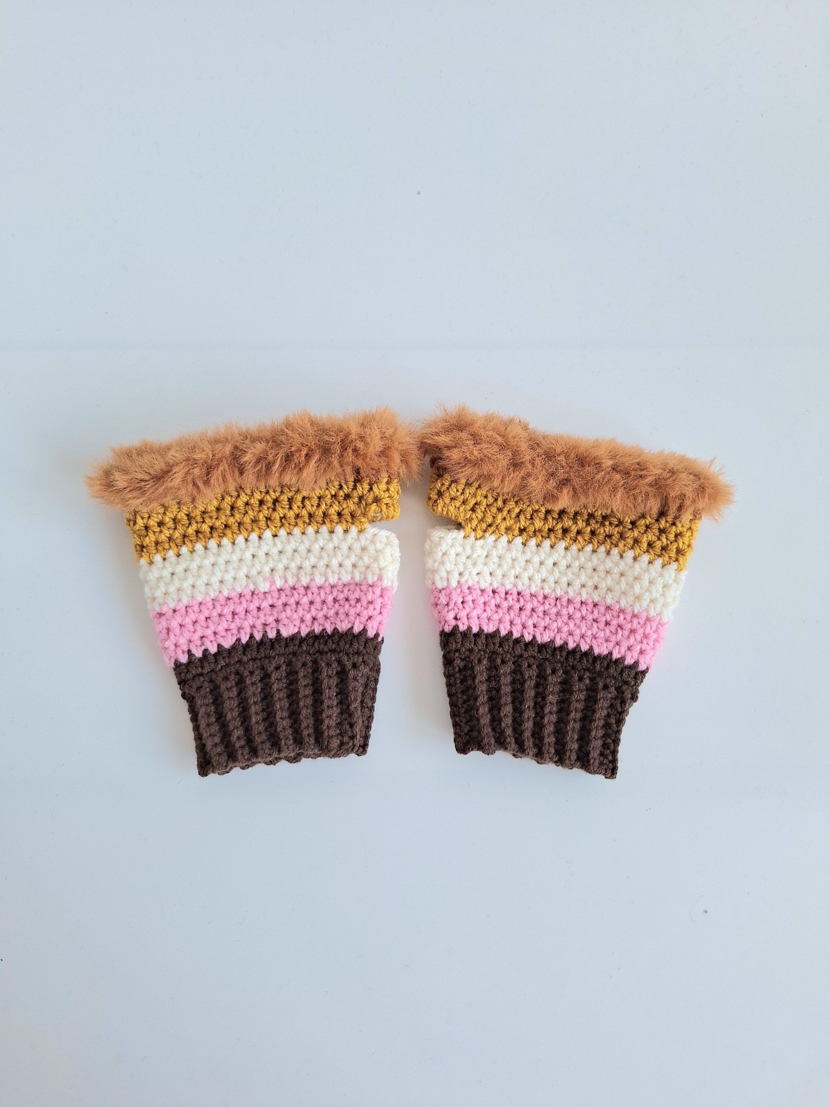 Gehaakte handschoenen - gehaakte vingerloze handschoenen | Donkerbruin, lichtroze, crème, okergeel en karamelbruin