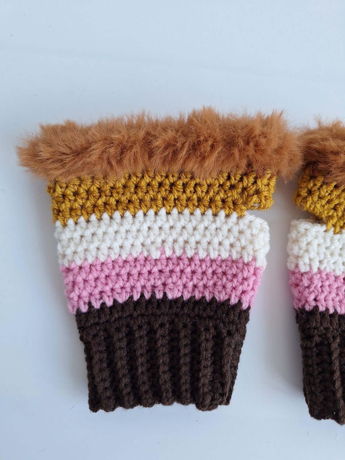 Gehaakte handschoenen - gehaakte vingerloze handschoenen | Donkerbruin, lichtroze, crème, okergeel en karamelbruin