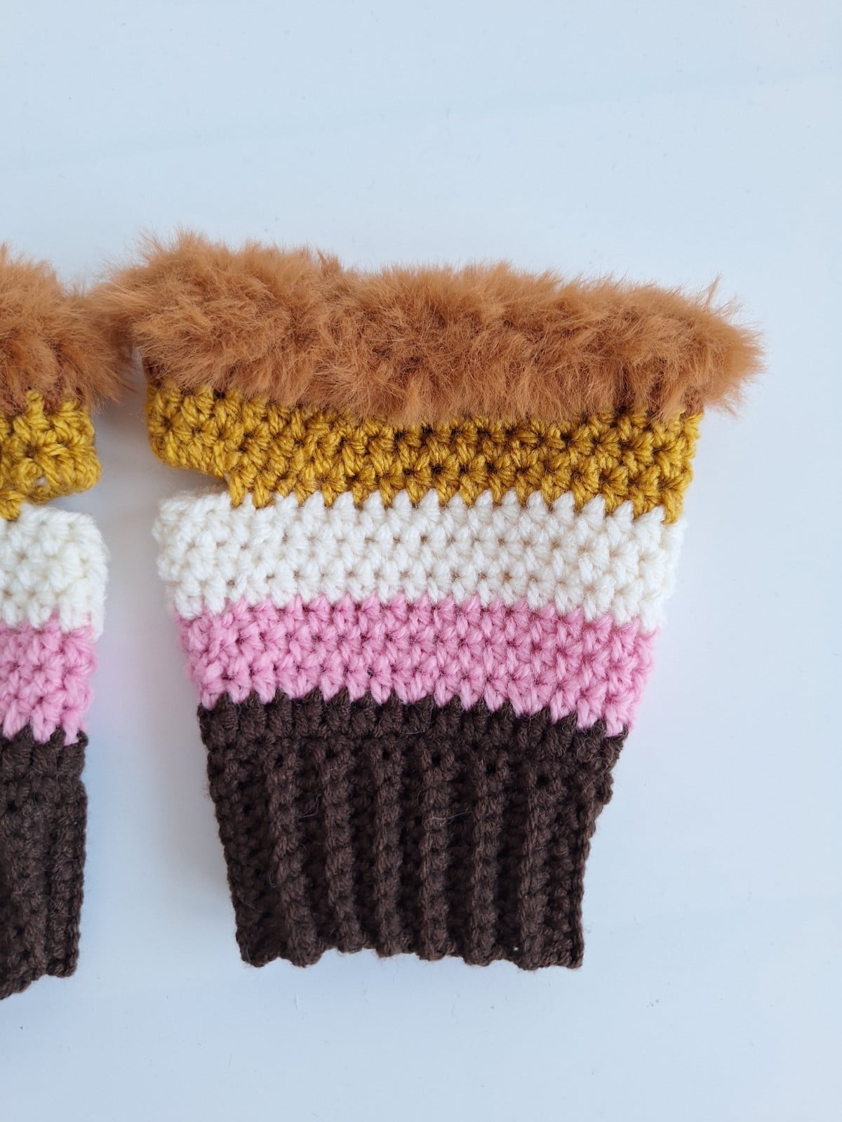 Gehaakte handschoenen - gehaakte vingerloze handschoenen | Donkerbruin, lichtroze, crème, okergeel en karamelbruin
