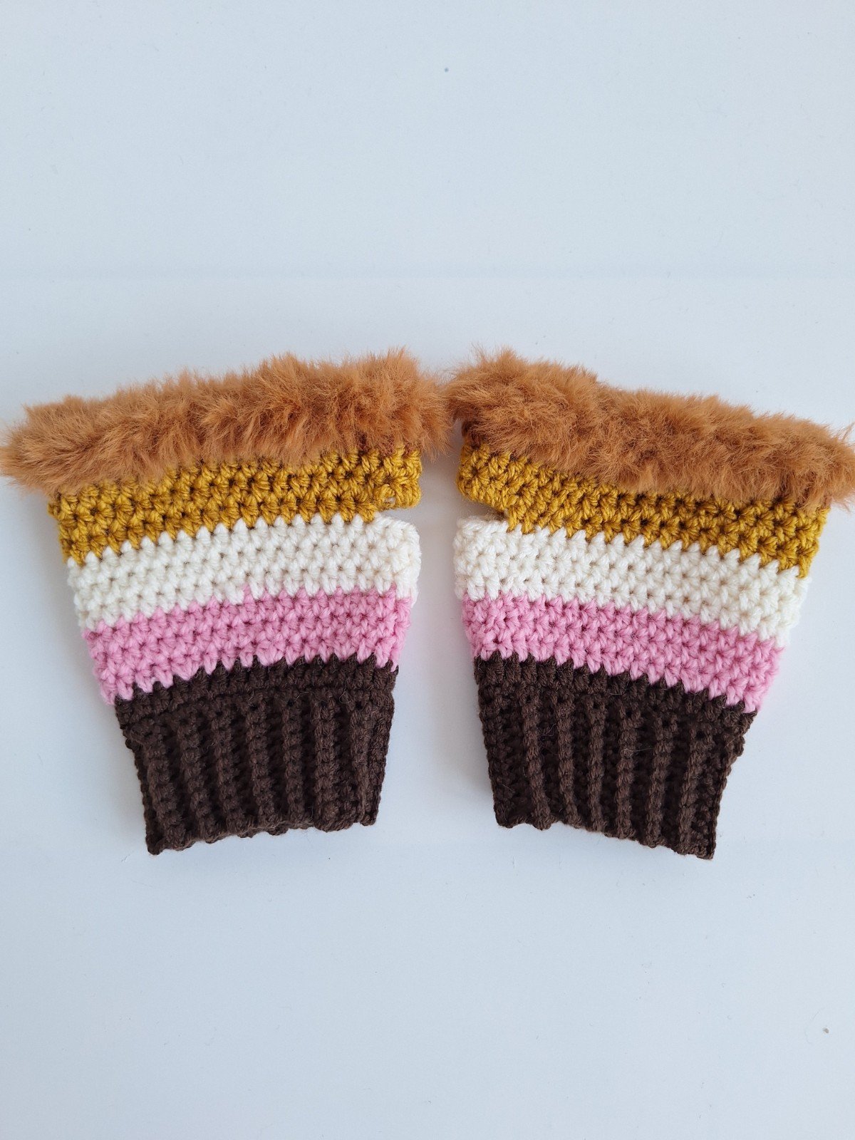 Gehaakte handschoenen - gehaakte vingerloze handschoenen | Donkerbruin, lichtroze, crème, okergeel en karamelbruin