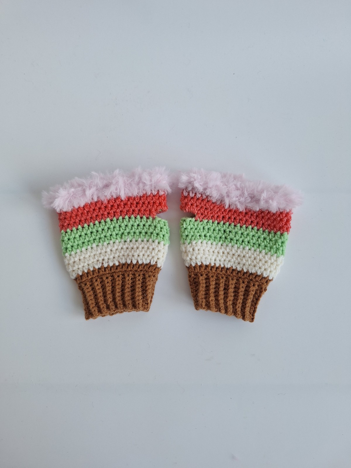 Gehaakte handschoenen - gehaakte vingerloze handschoenen | Karamelbruin, crème, lichtgroen, koraaloranje en lichtroze