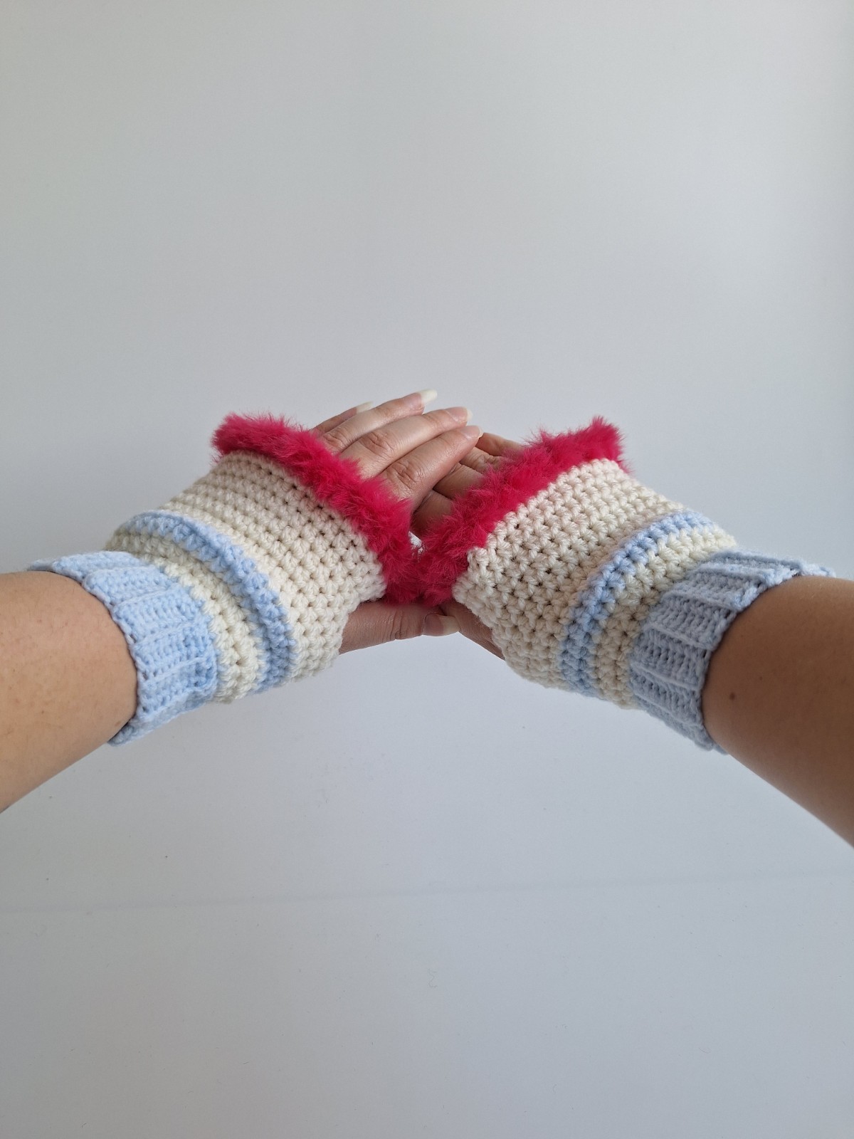 Gehaakte handschoenen - gehaakte vingerloze handschoenen | Lichtblauw… - 105964 Gehaakte handschoenen - gehaakte vingerloze handschoenen | Lichtblauw, crème en knalroze