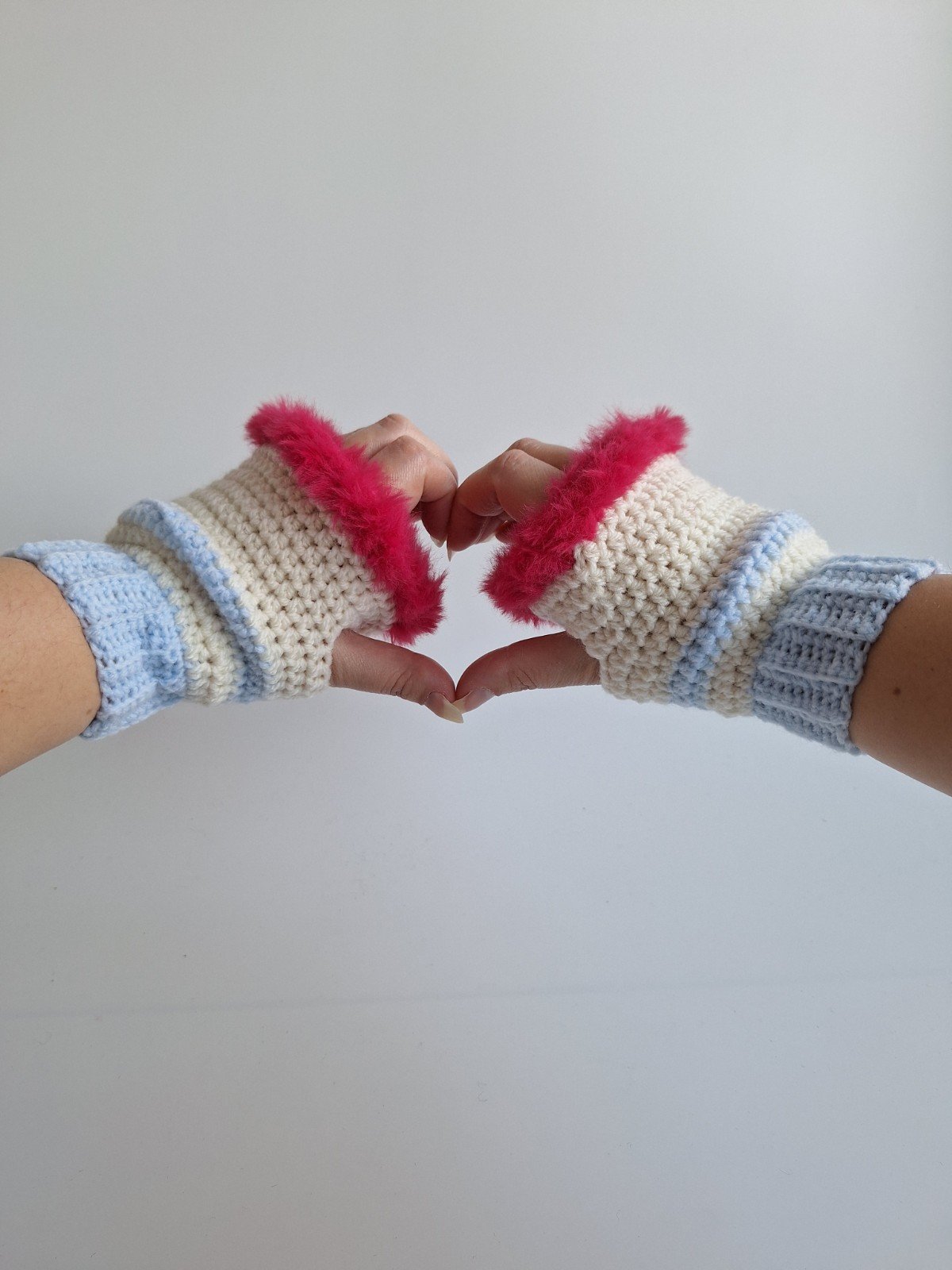 Gehaakte handschoenen - gehaakte vingerloze handschoenen | Lichtblauw… - 105966 Gehaakte handschoenen - gehaakte vingerloze handschoenen | Lichtblauw, crème en knalroze