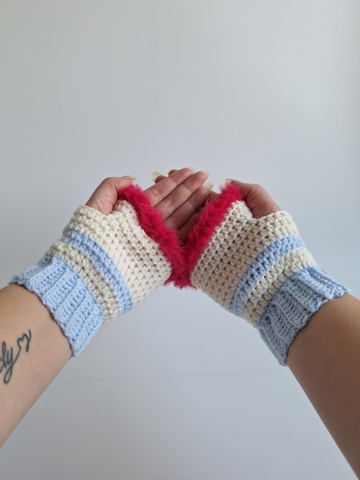 Gehaakte handschoenen - gehaakte vingerloze handschoenen | Lichtblauw… - 105969 Gehaakte handschoenen - gehaakte vingerloze handschoenen | Lichtblauw, crème en knalroze