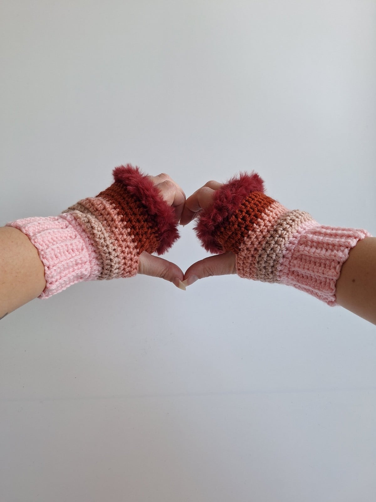 Gehaakte handschoenen - gehaakte vingerloze handschoenen | Lichtroze,… - 105928 Gehaakte handschoenen - gehaakte vingerloze handschoenen | Lichtroze, poeder roze, koraaloranje, roestbruin en wijnrood