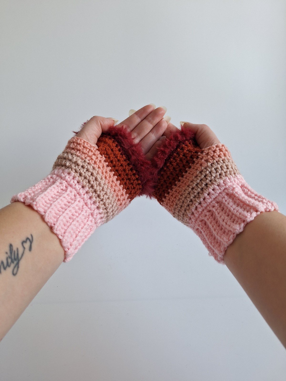 Gehaakte handschoenen - gehaakte vingerloze handschoenen | Lichtroze,… - 105931 Gehaakte handschoenen - gehaakte vingerloze handschoenen | Lichtroze, poeder roze, koraaloranje, roestbruin en wijnrood