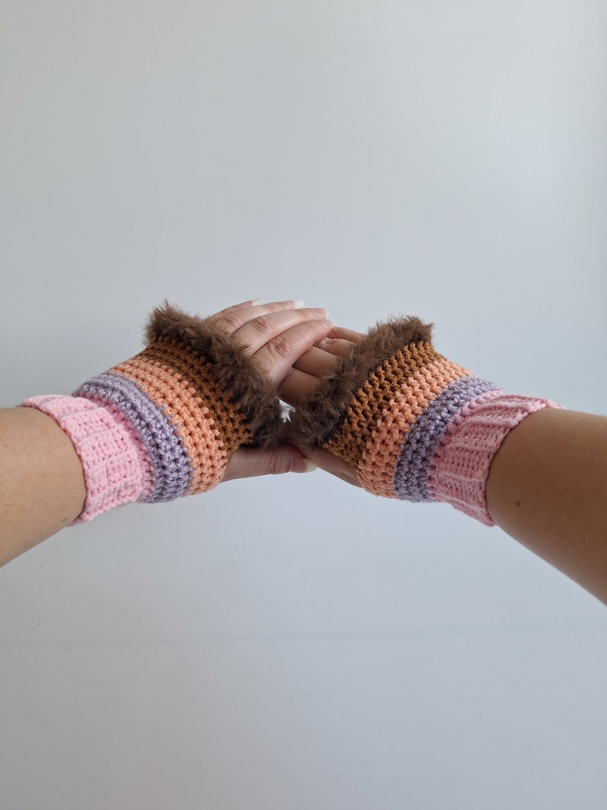 Gehaakte handschoenen - gehaakte vingerloze handschoenen | Lichtroze, lila, perzik, karamelbruin en donkerbruin