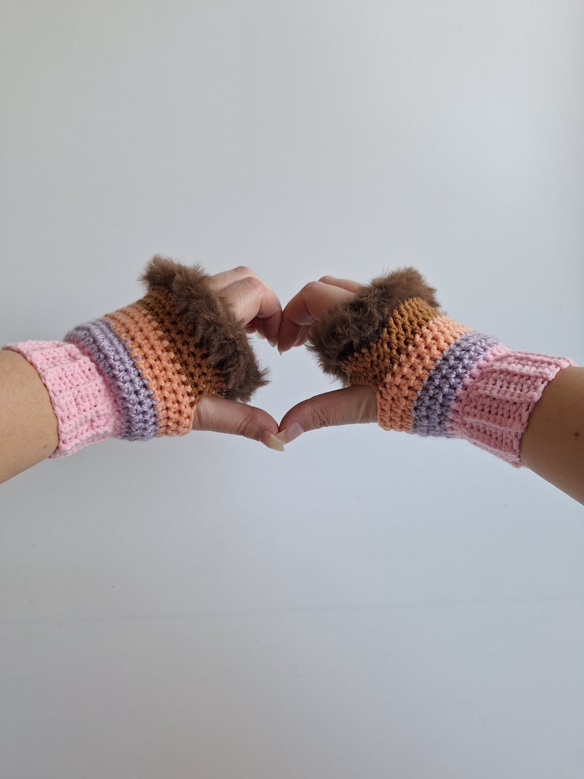 Gehaakte handschoenen - gehaakte vingerloze handschoenen | Lichtroze, lila, perzik, karamelbruin en donkerbruin