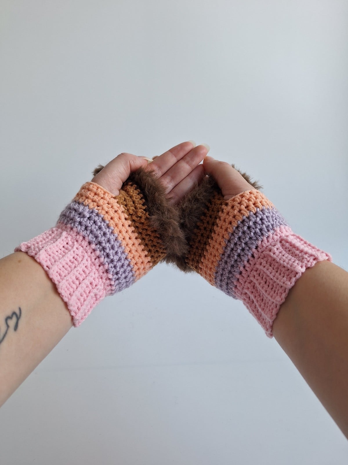 Gehaakte handschoenen - gehaakte vingerloze handschoenen | Lichtroze, lila, perzik, karamelbruin en donkerbruin