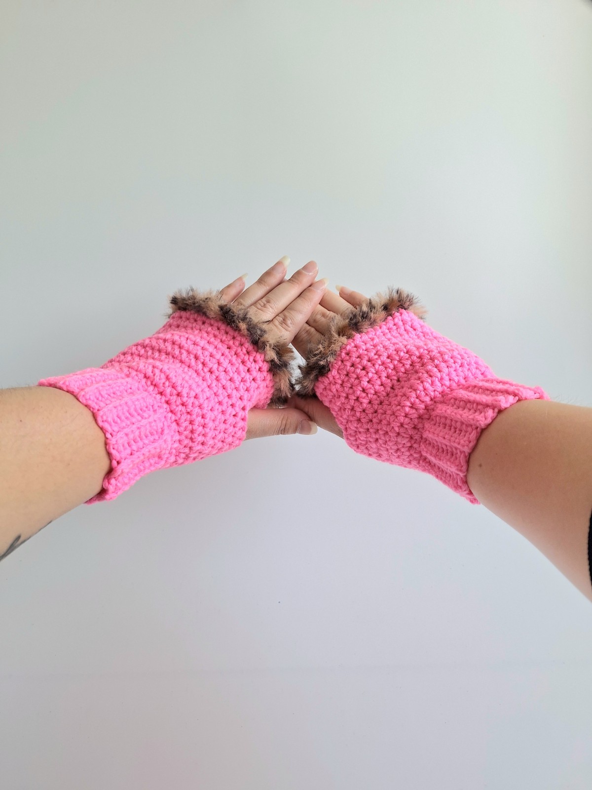 Gehaakte handschoenen - gehaakte vingerloze handschoenen | Neon roze en bruin gemêleerd