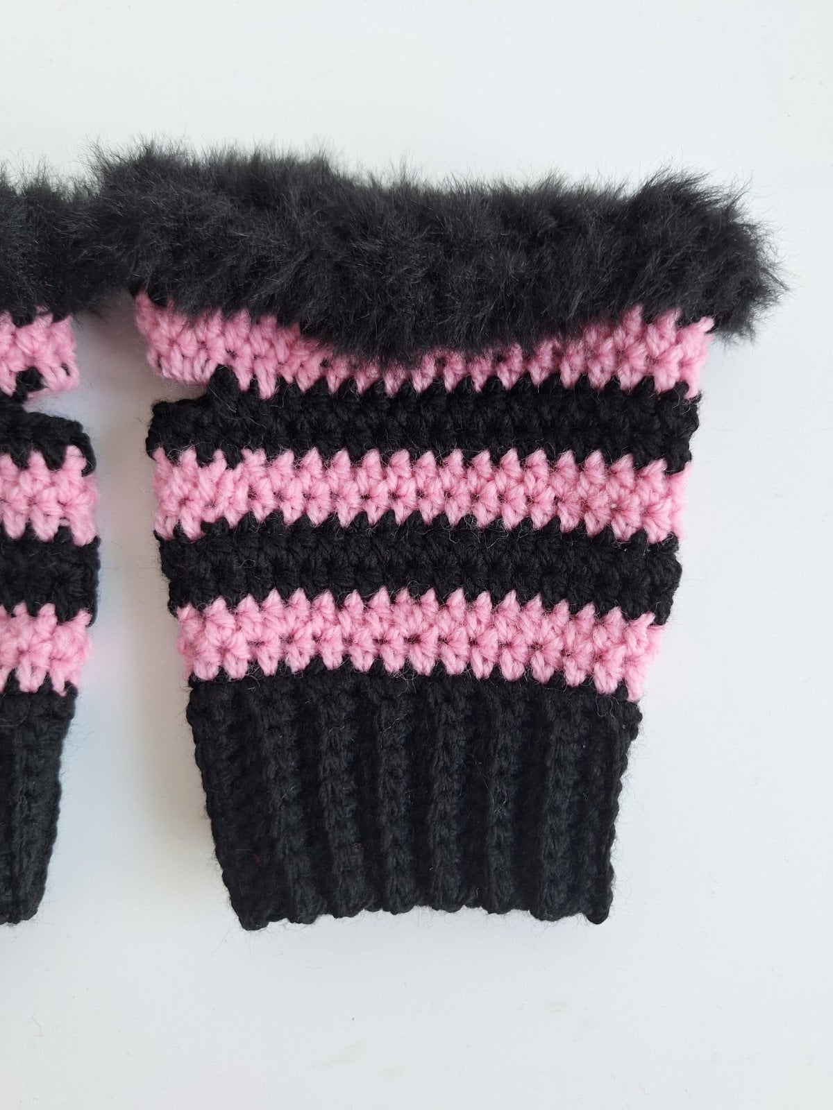 Gehaakte handschoenen - gehaakte vingerloze handschoenen | Zwart en l… - 105909 Gehaakte handschoenen - gehaakte vingerloze handschoenen | Zwart en lichtroze