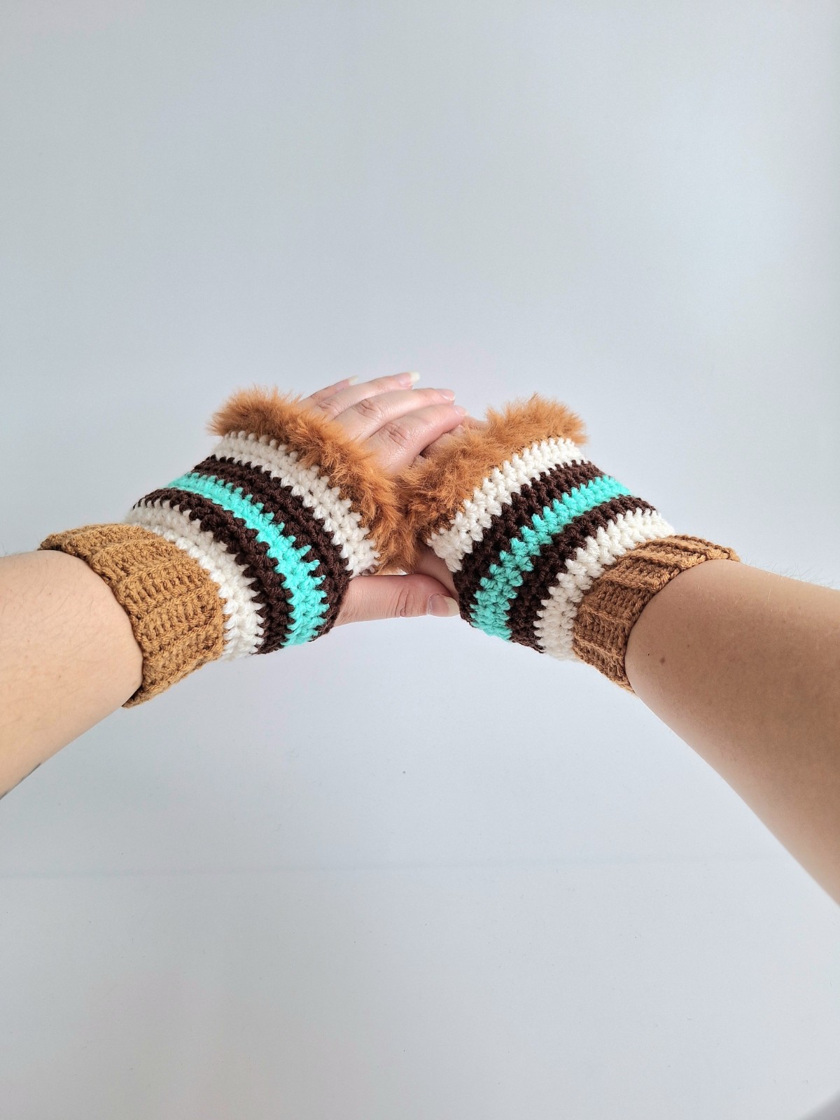 Gehaakte handschoenen - gehaakte vingerloze handschoenen | karamelbruin, crème, turquoise en donkerbruin