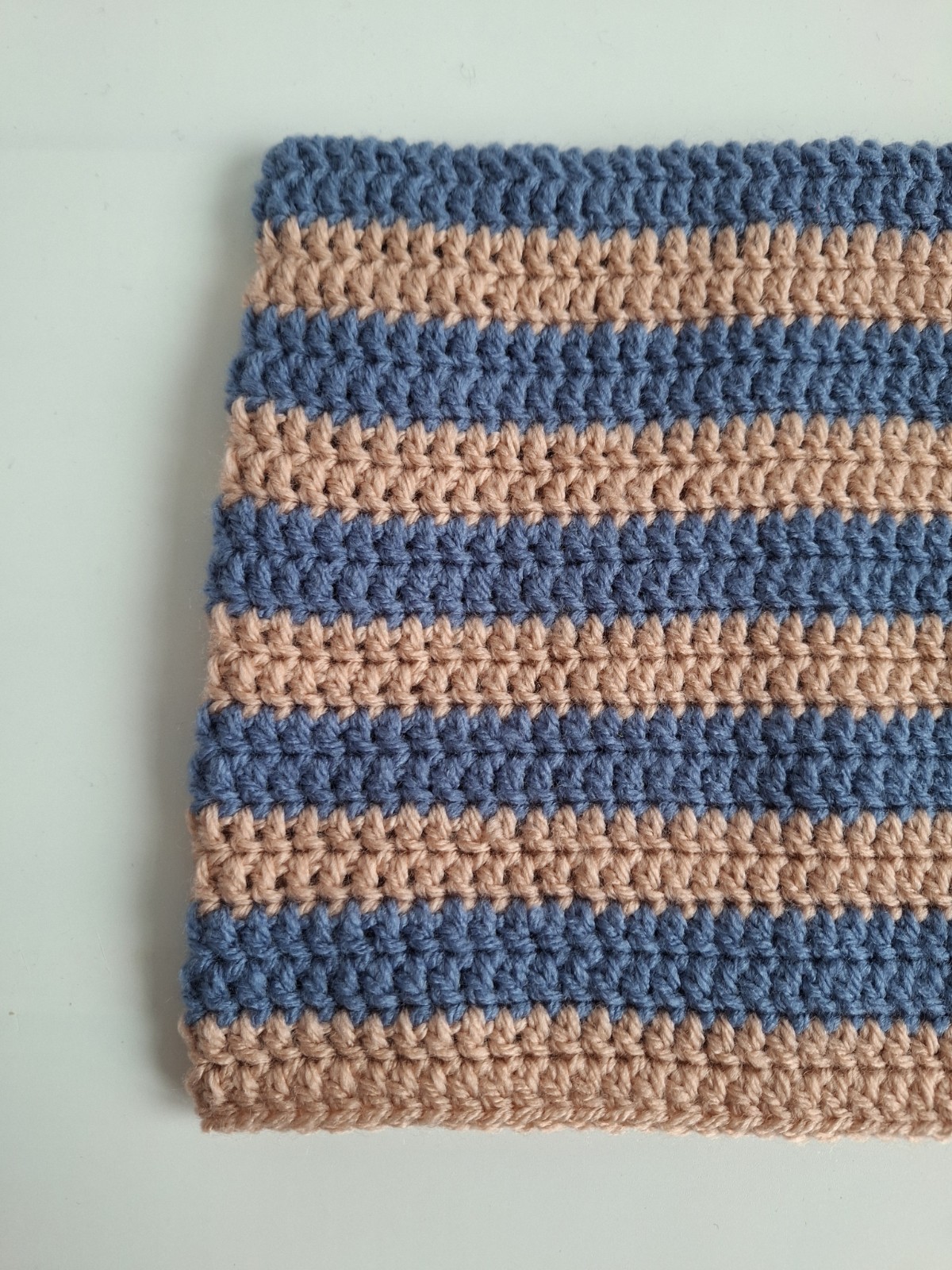 Gehaakte muts | Denimblauw en oudroze