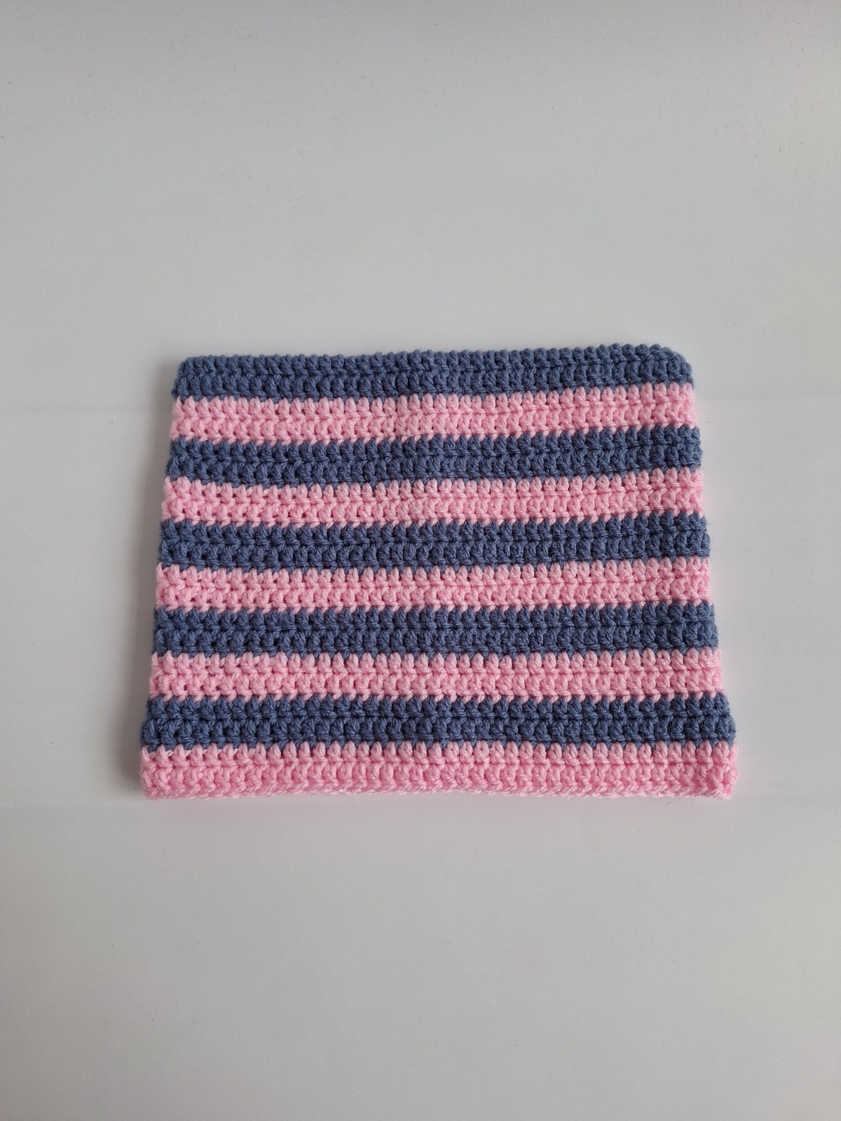 Gehaakte muts | Lichtroze en denimblauw