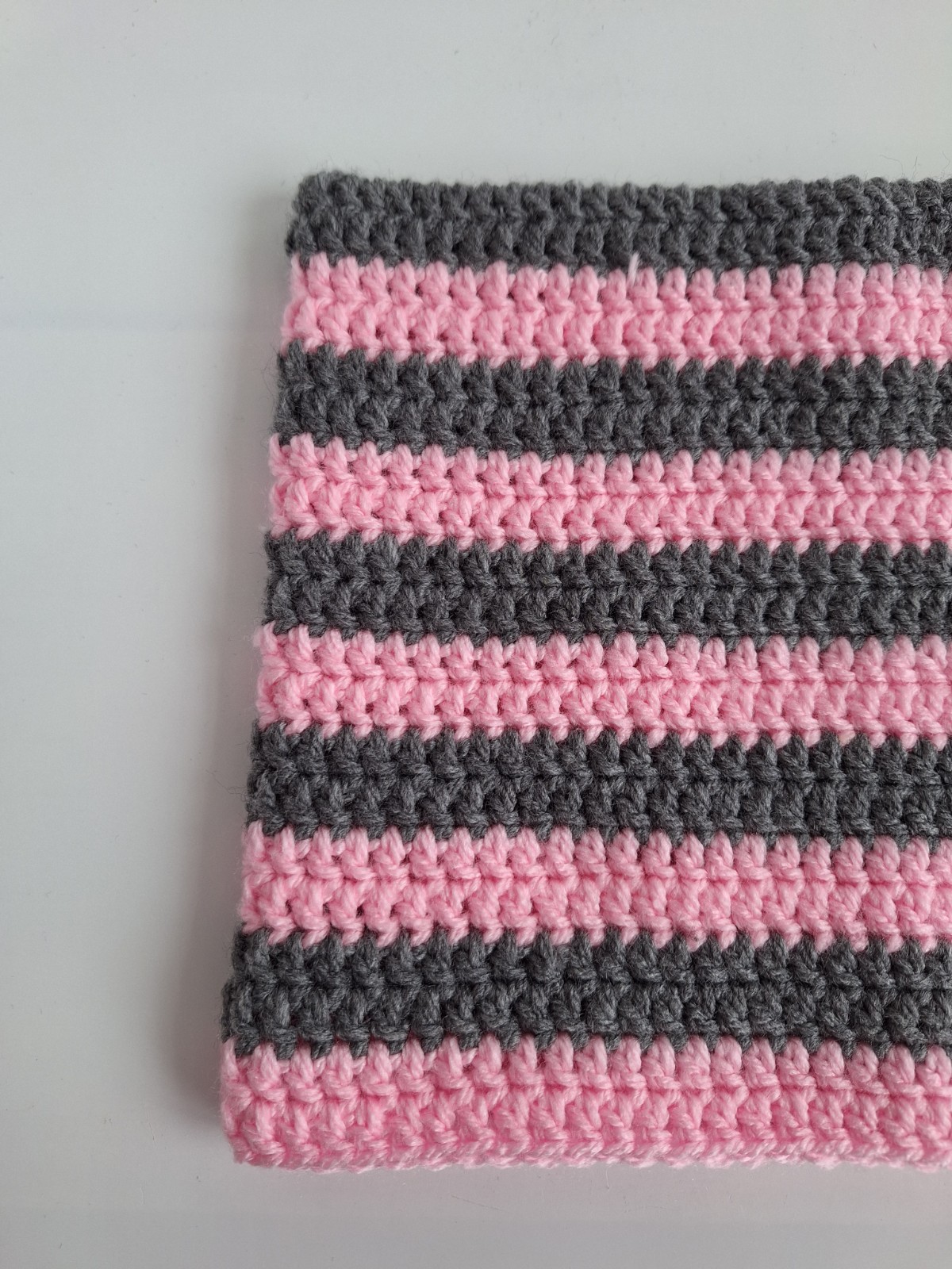 Gehaakte muts | Lichtroze en donkergrijs