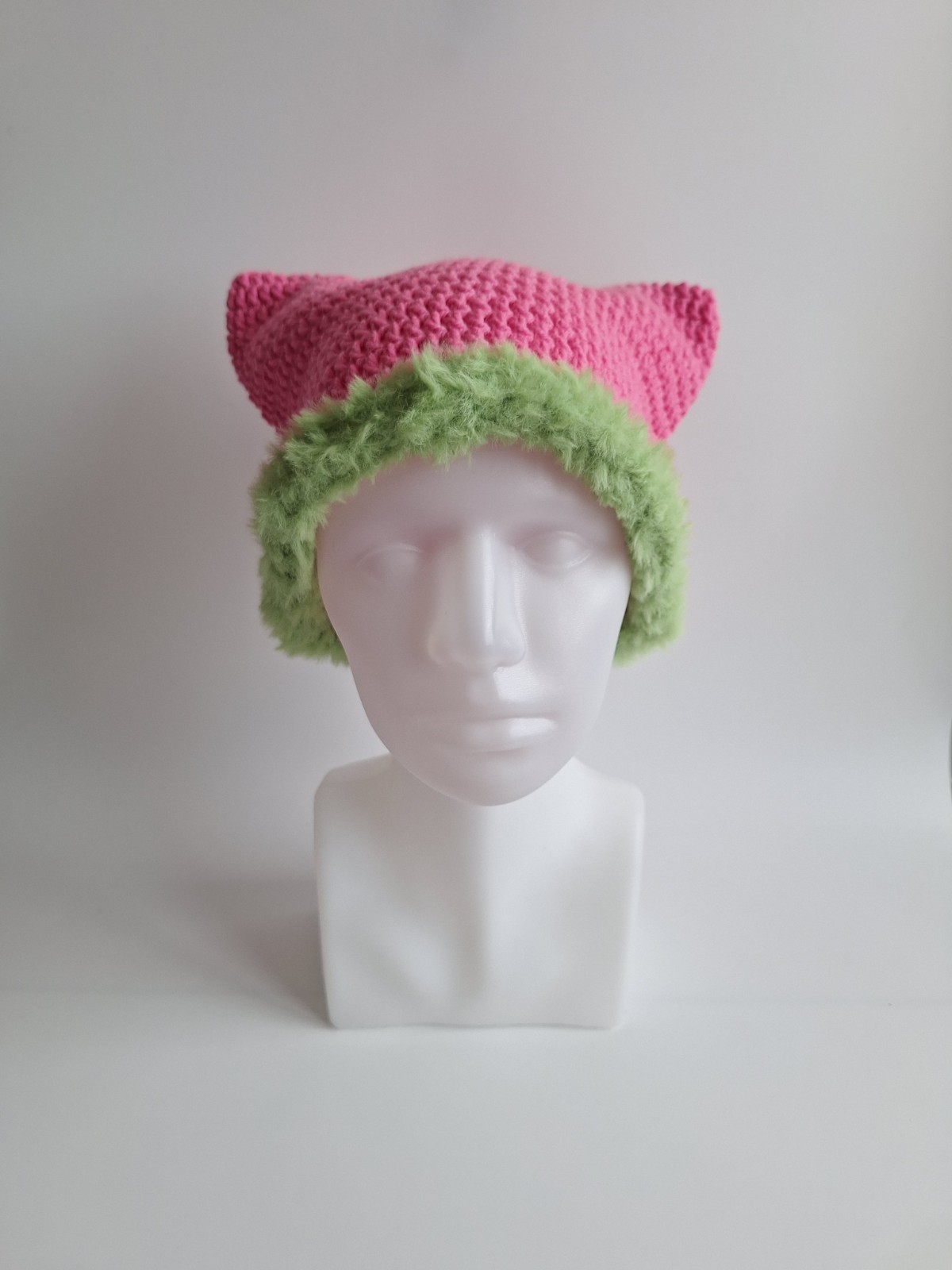 Gehaakte muts met imitatiebont | Barbie roze en groen