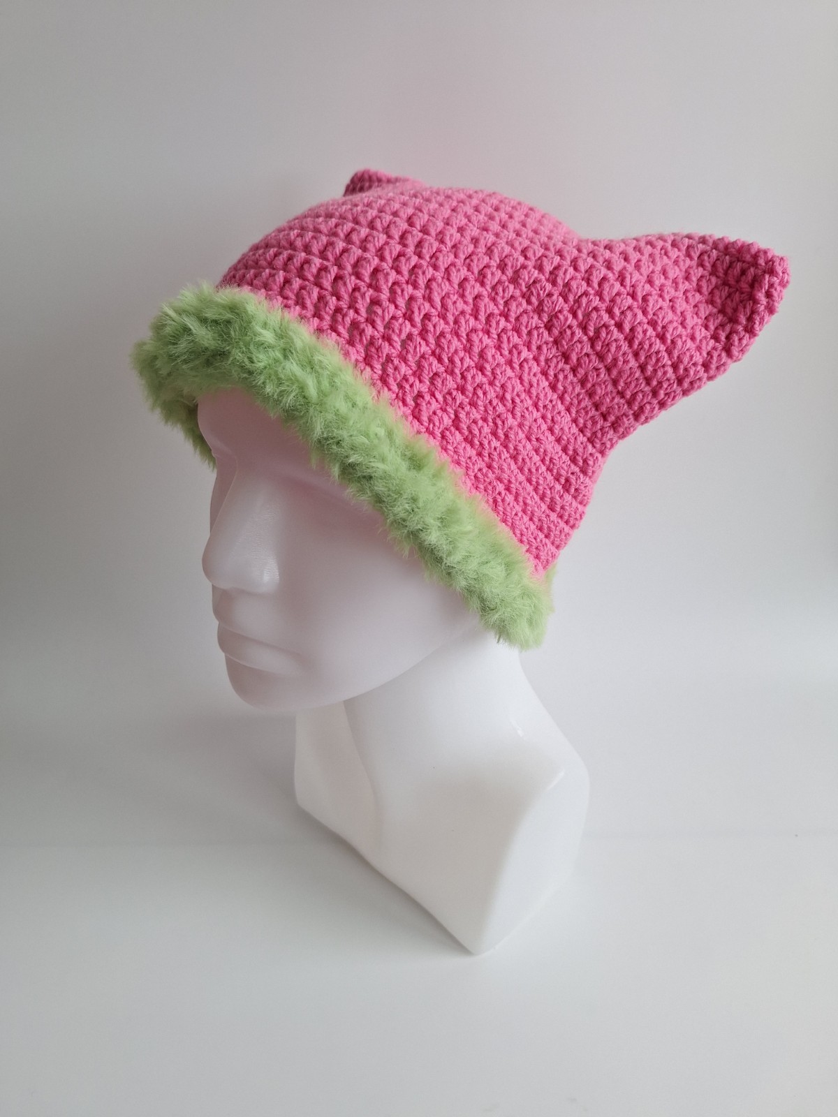 Gehaakte muts met imitatiebont | Barbie roze en groen