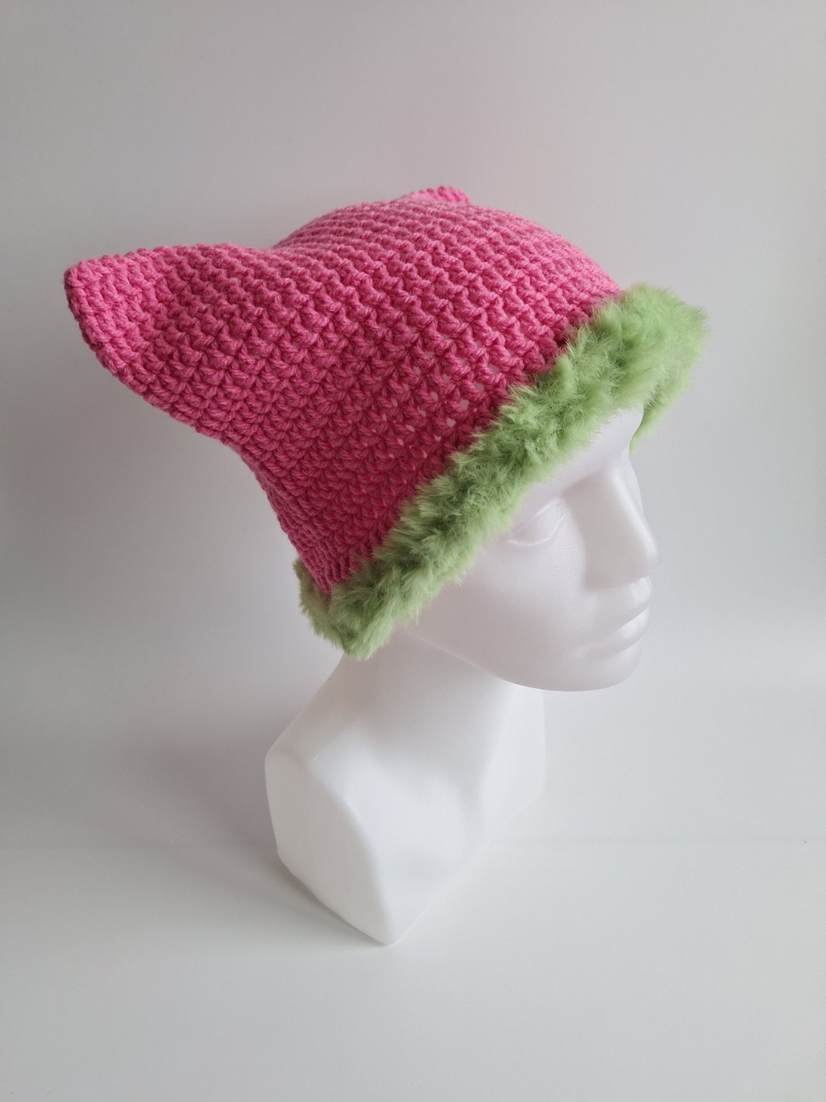 Gehaakte muts met imitatiebont | Barbie roze en groen