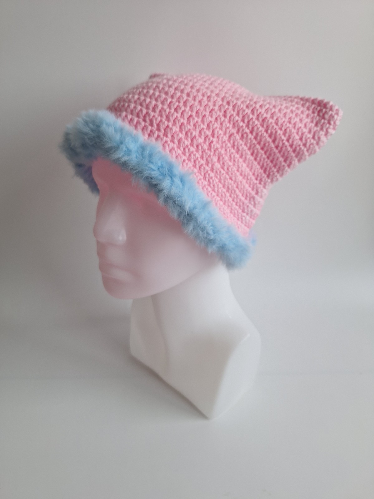 Gehaakte muts met imitatiebont | Lichtroze en lichtblauw