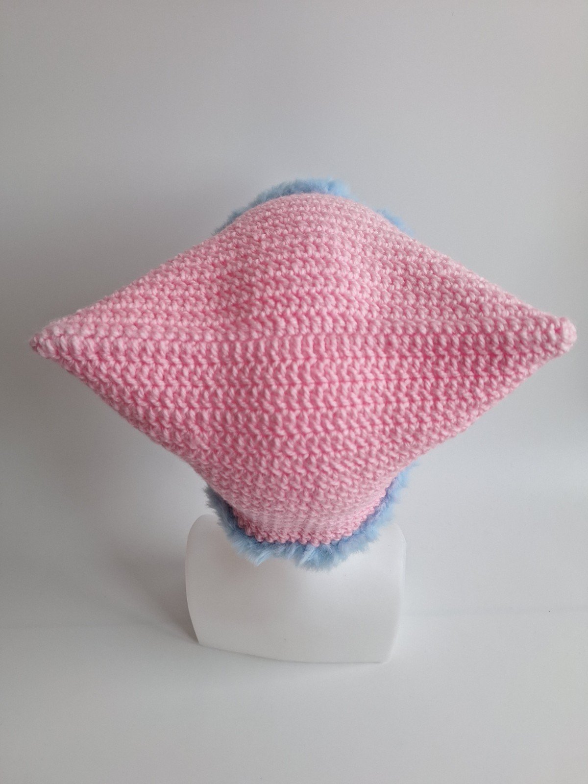 Gehaakte muts met imitatiebont | Lichtroze en lichtblauw