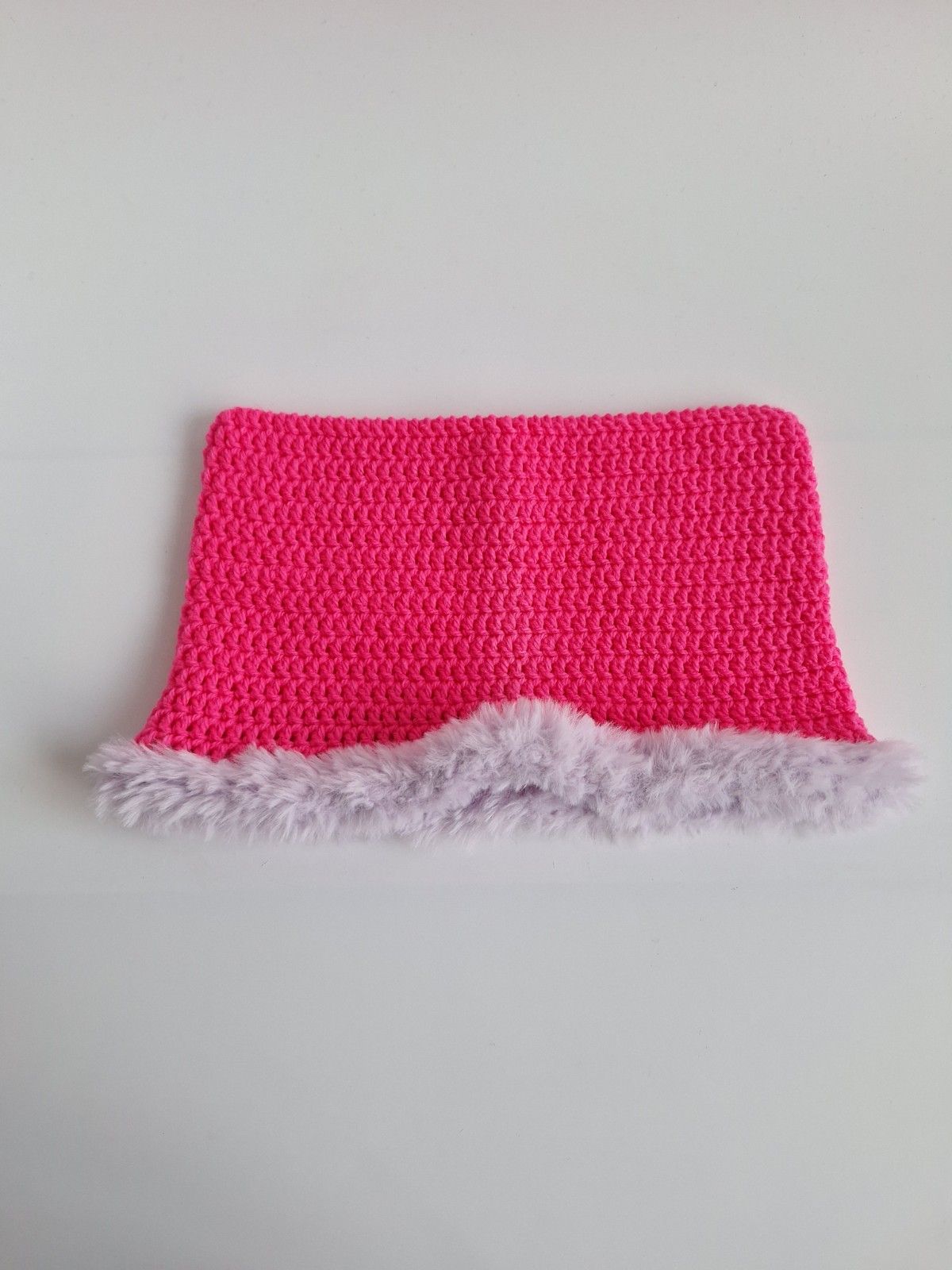 Gehaakte muts met imitatiebont | Neon roze en lila