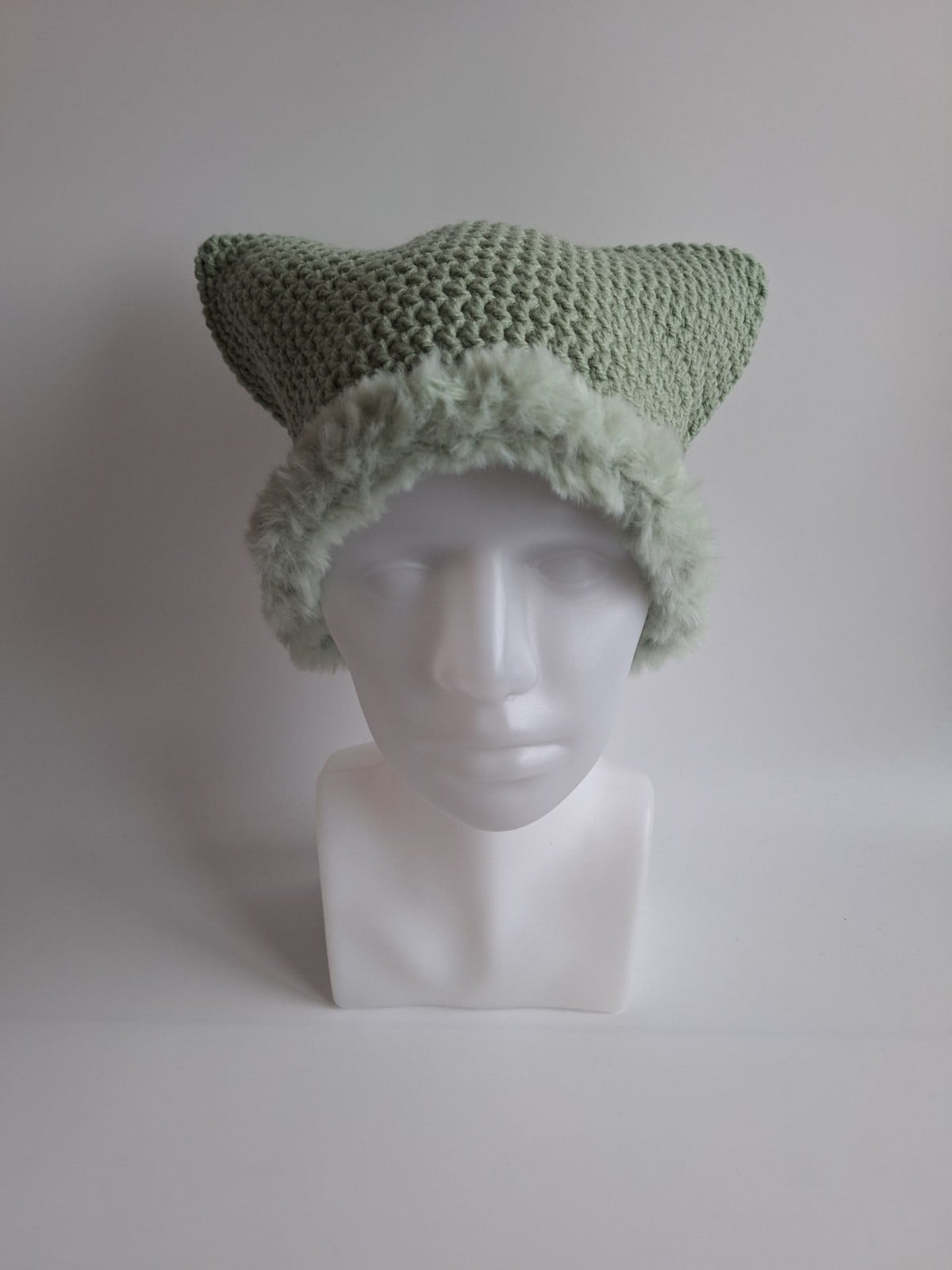 Gehaakte muts met imitatiebont | Sagegroen - 105336 Gehaakte muts met imitatiebont | Sagegroen