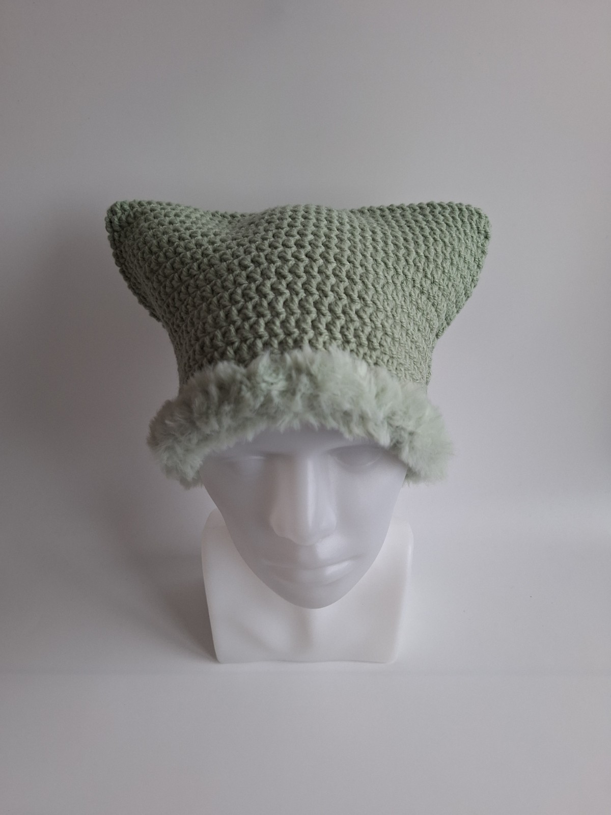 Gehaakte muts met imitatiebont | Sagegroen - 105339 Gehaakte muts met imitatiebont | Sagegroen