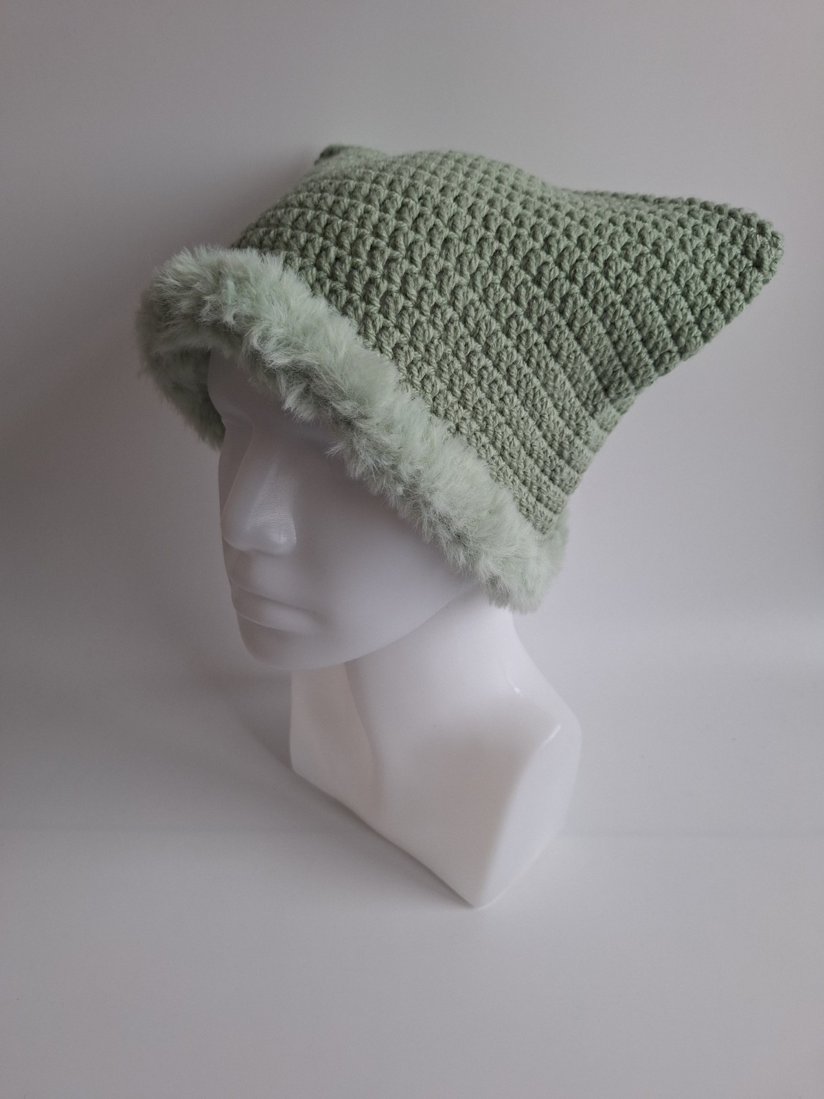 Gehaakte muts met imitatiebont | Sagegroen - 105340 Gehaakte muts met imitatiebont | Sagegroen