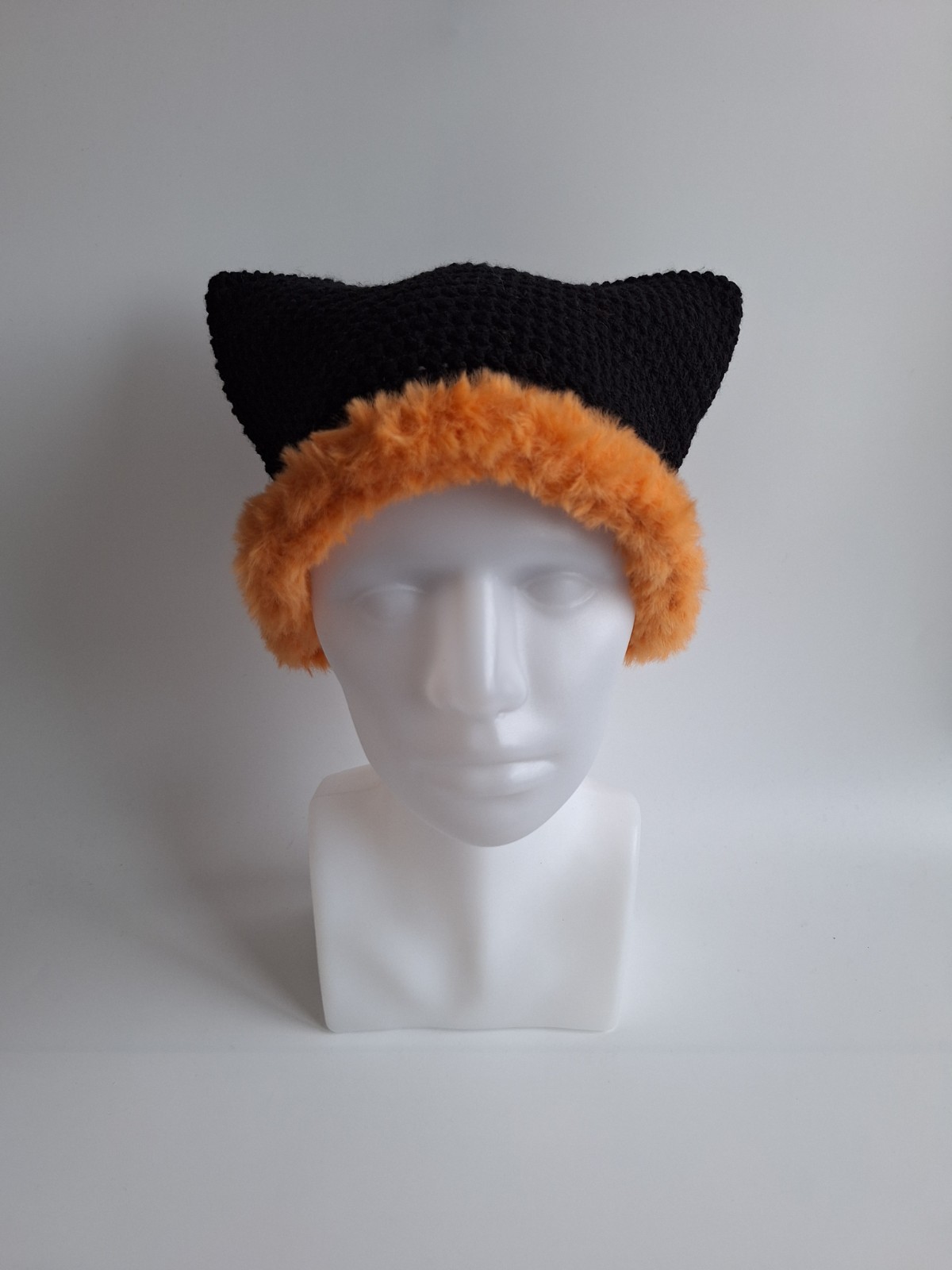 Gehaakte muts met imitatiebont | Zwart en oranje