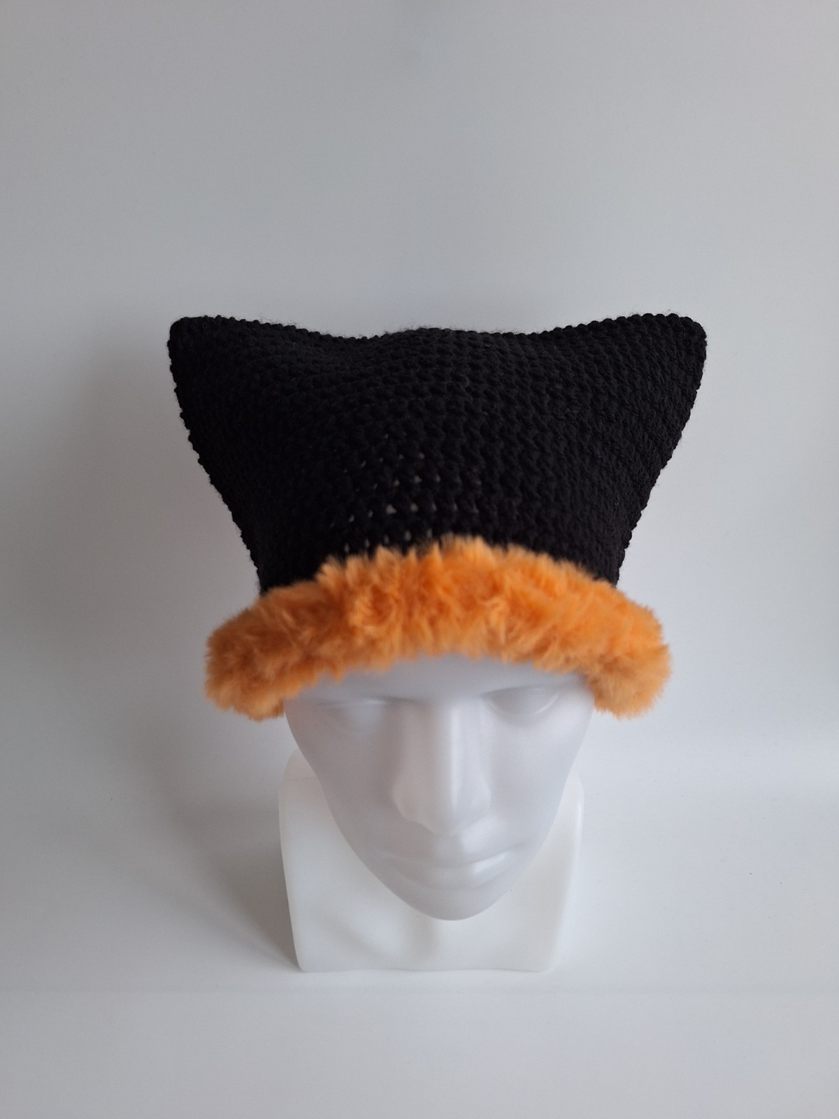 Gehaakte muts met imitatiebont | Zwart en oranje