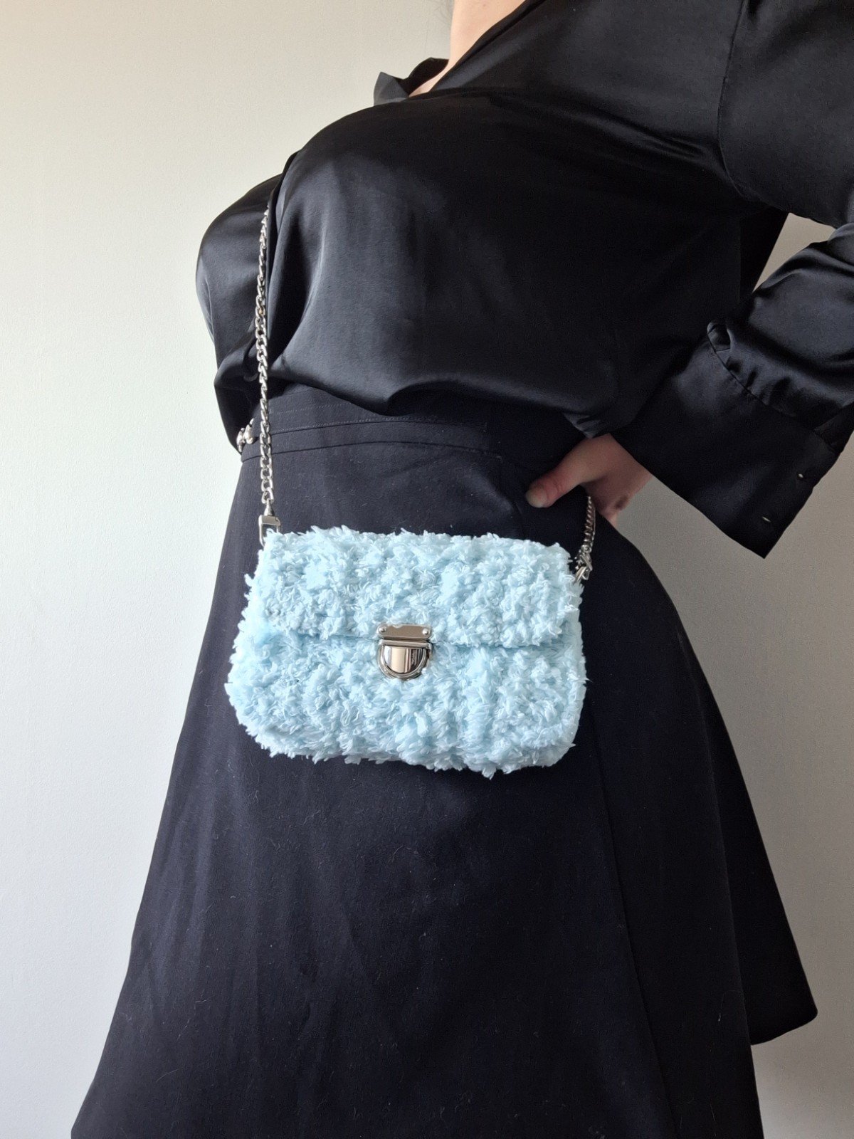 Geweven crossbody tas | Lichtblauw en zilver