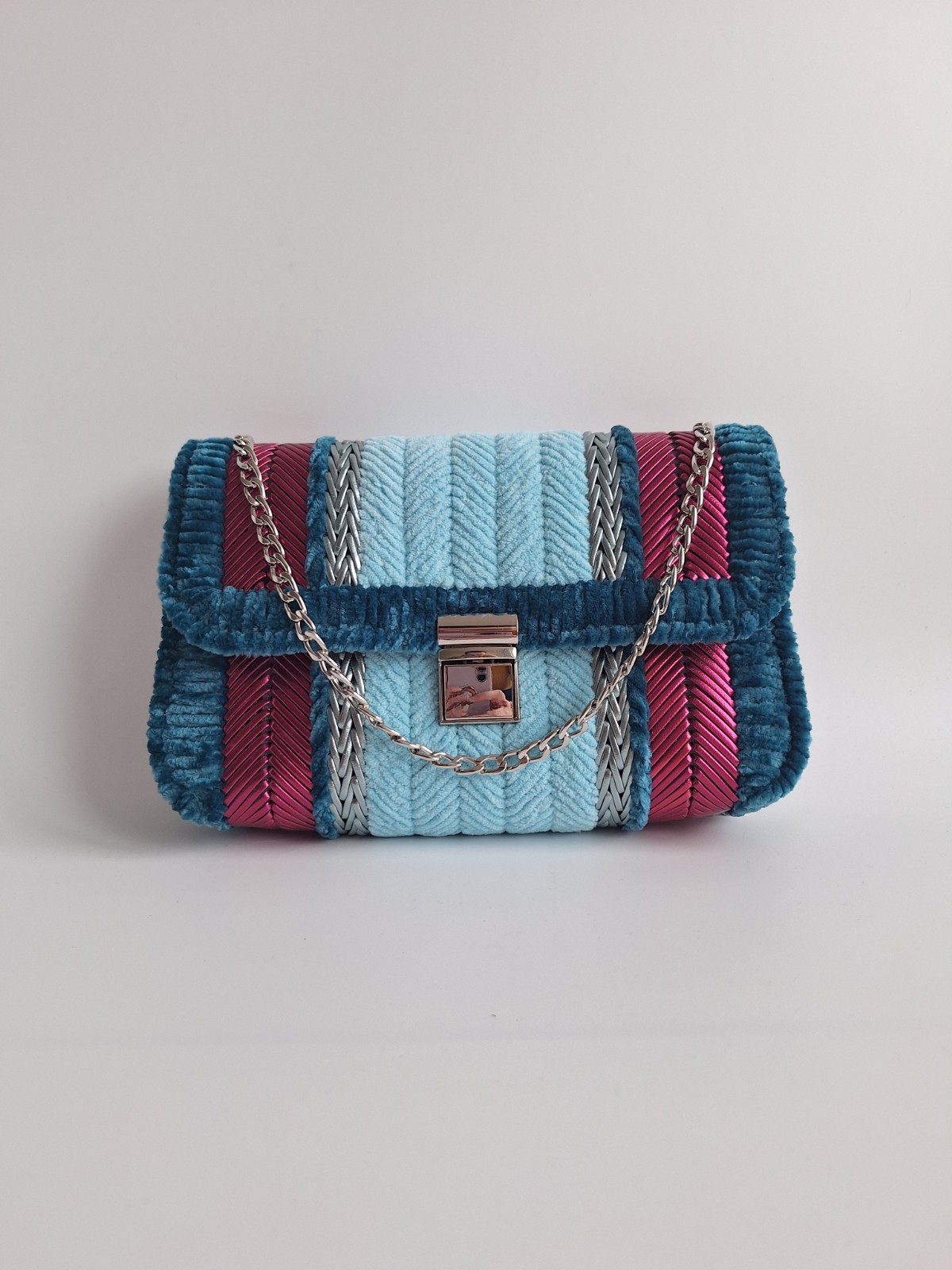 Geweven crossbody tas | Lichtblauw, petrol, magenta en zilver