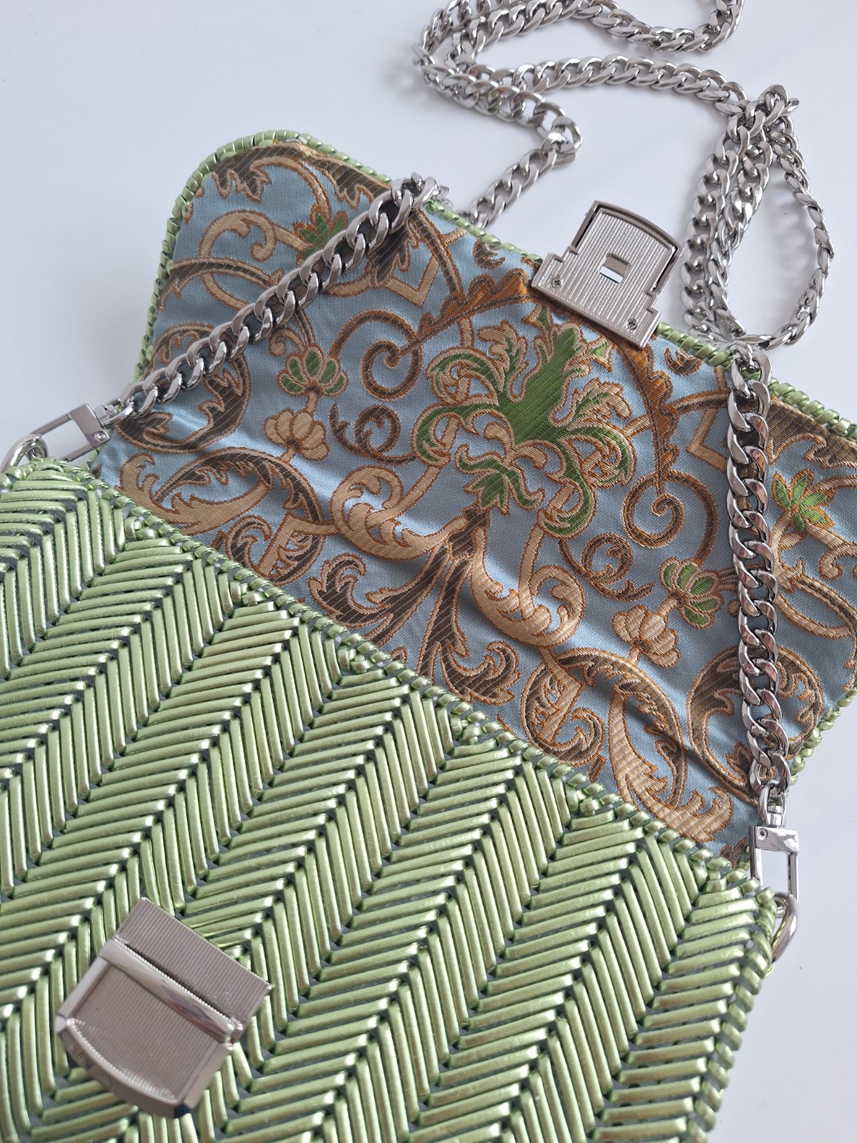 Geweven crossbody tas | Metallic groen en zilver