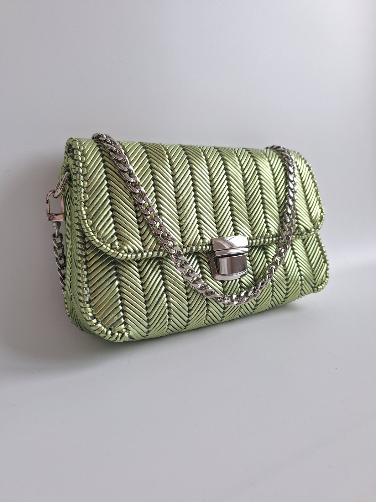 Geweven crossbody tas | Metallic groen en zilver