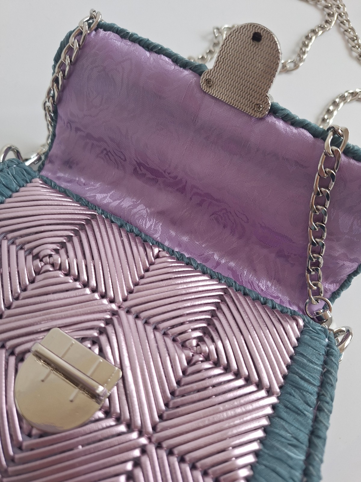 Geweven crossbody tas | Metallic paars en denimblauw