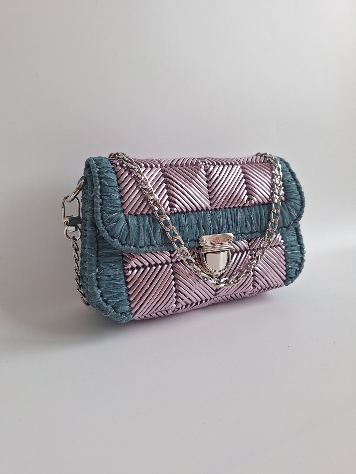 Geweven crossbody tas | Metallic paars en denimblauw