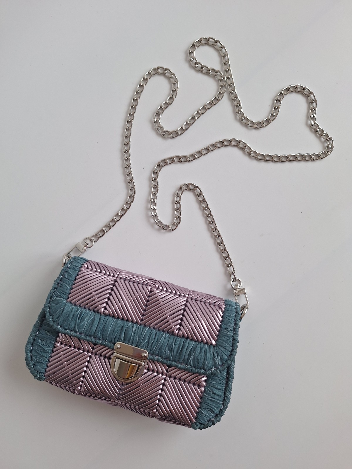 Geweven crossbody tas | Metallic paars en denimblauw