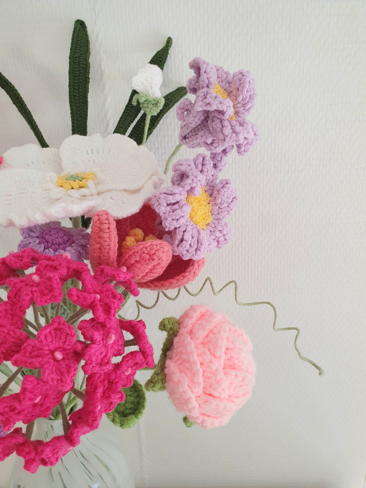 Handgemaakte gehaakte bloemenboeket – kleurrijk en duurzaam - 101775 Handgemaakte gehaakte bloemenboeket – kleurrijk en duurzaam