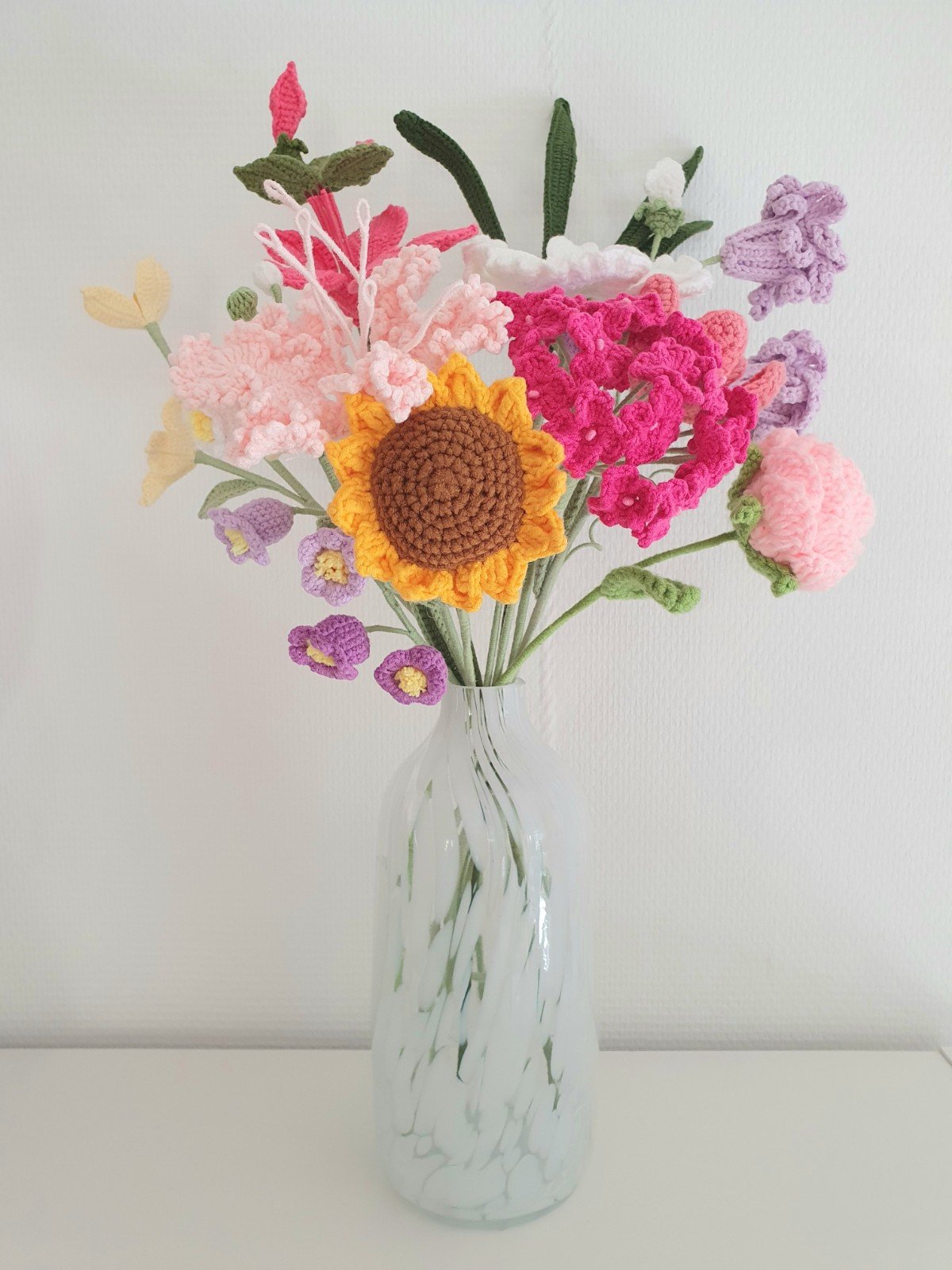 Handgemaakte gehaakte bloemenboeket – kleurrijk en duurzaam - 101776 Handgemaakte gehaakte bloemenboeket – kleurrijk en duurzaam