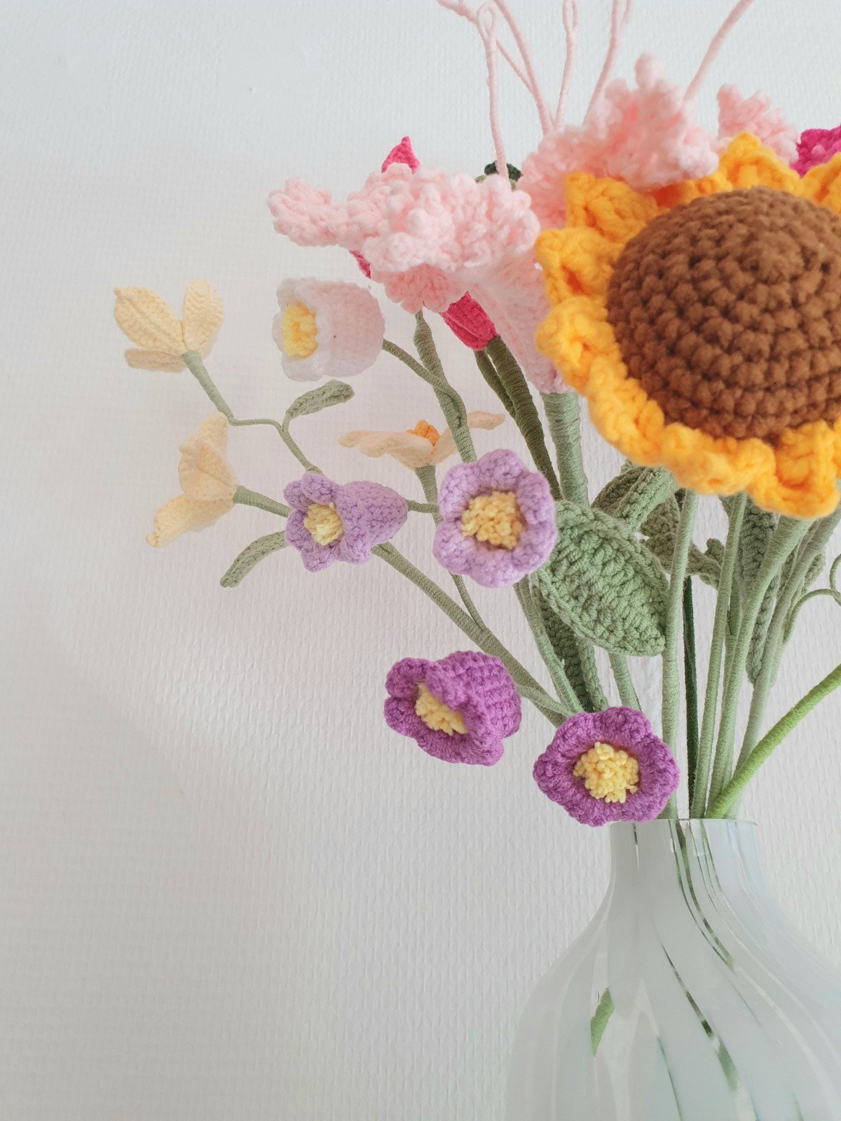 Handgemaakte gehaakte bloemenboeket – kleurrijk en duurzaam - 101777 Handgemaakte gehaakte bloemenboeket – kleurrijk en duurzaam