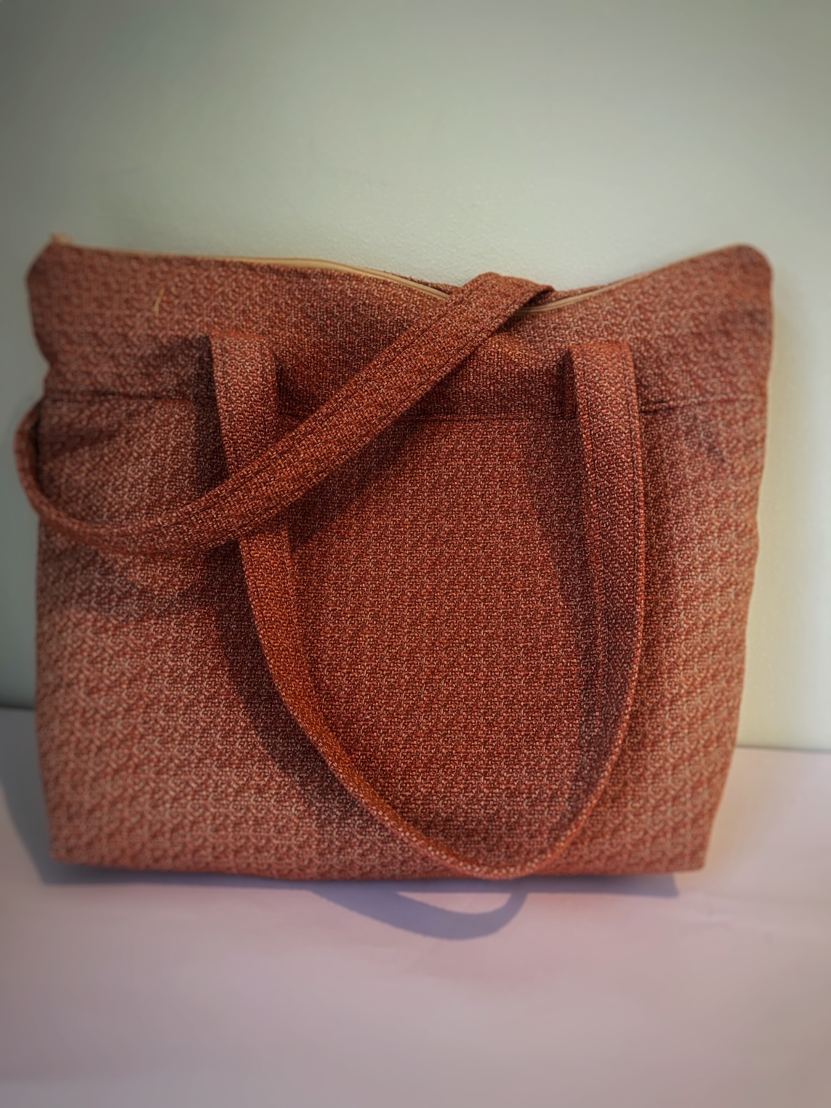 Handgemaakte tas met speels motief